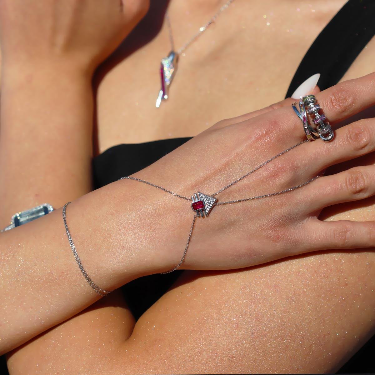 Mekik Üçgen Pembe Taşlı Gümüş Şahmeran