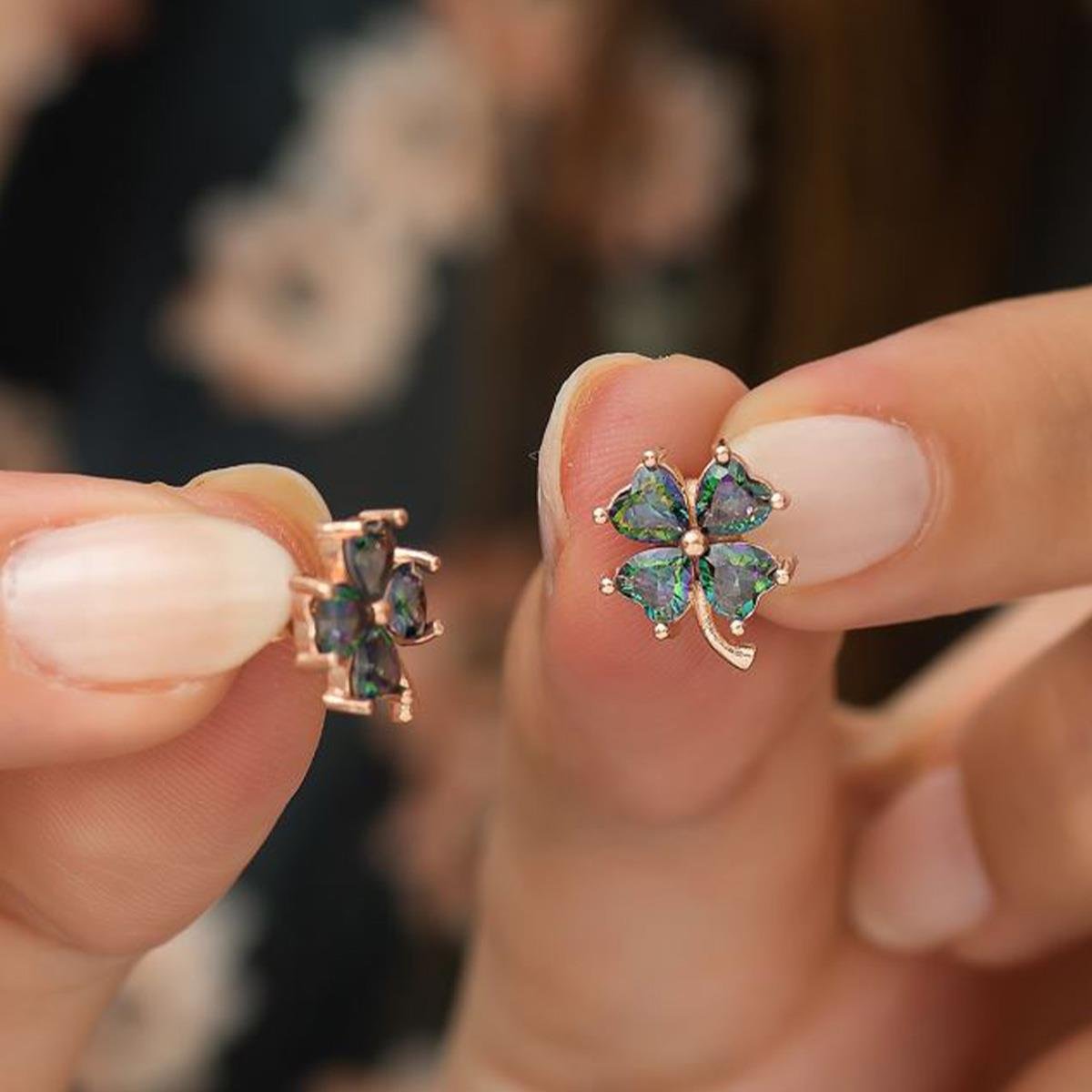 Mistik Topaz Taşlı Rose Gold Kaplama Yonca Gümüş Küpe