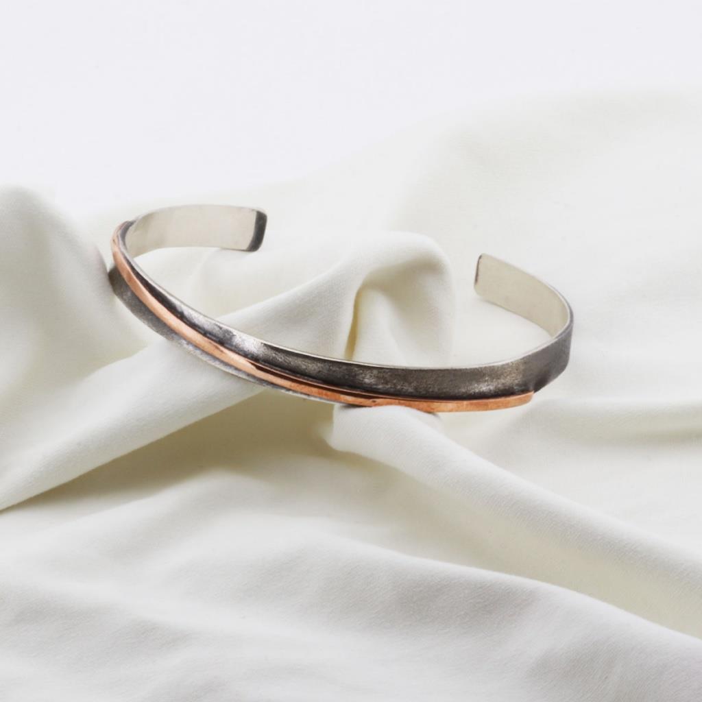 Otantik El İşi Sade Rose Gold Çizgili Kelepçe