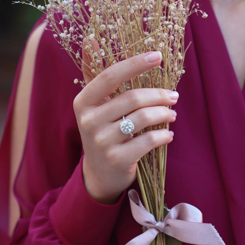 Round Kesim 3 Karat Tek Taş Model Starlight Diamond Yüzük