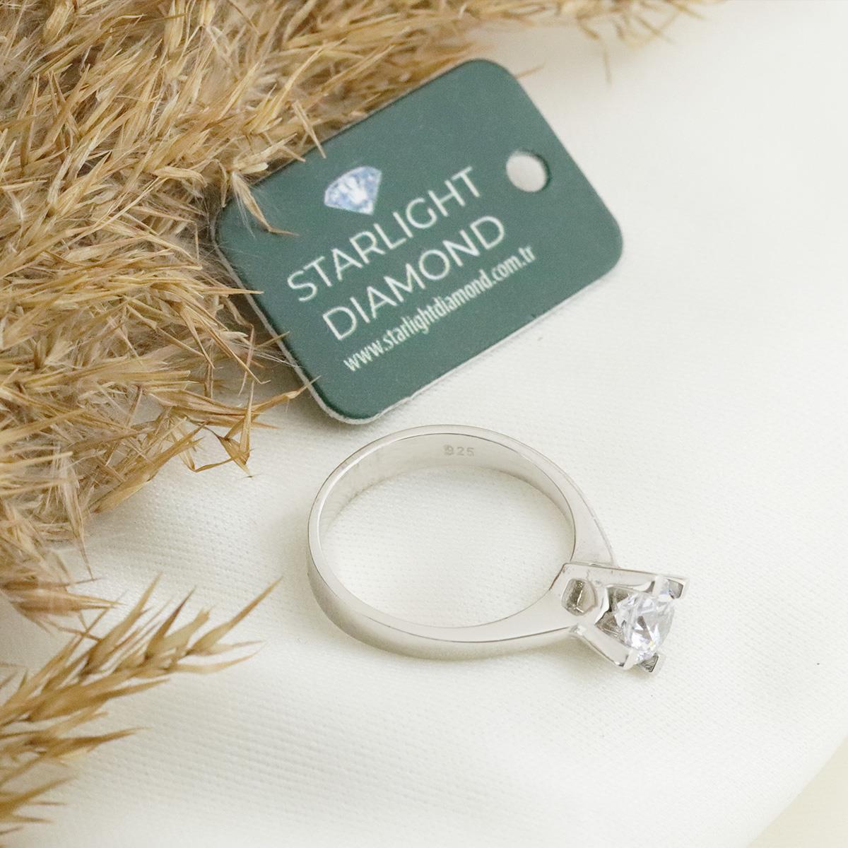 Round Kesim Çapraz Montür Starlight Diamond Tek Taş Gümüş Yüzük