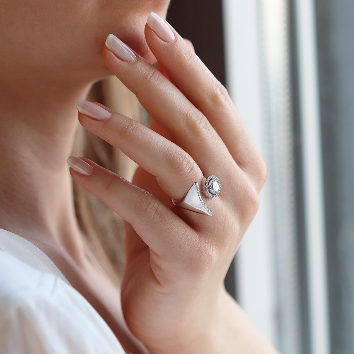 Round Kesim Tasarım Starlight Diamond Gümüş Yüzük