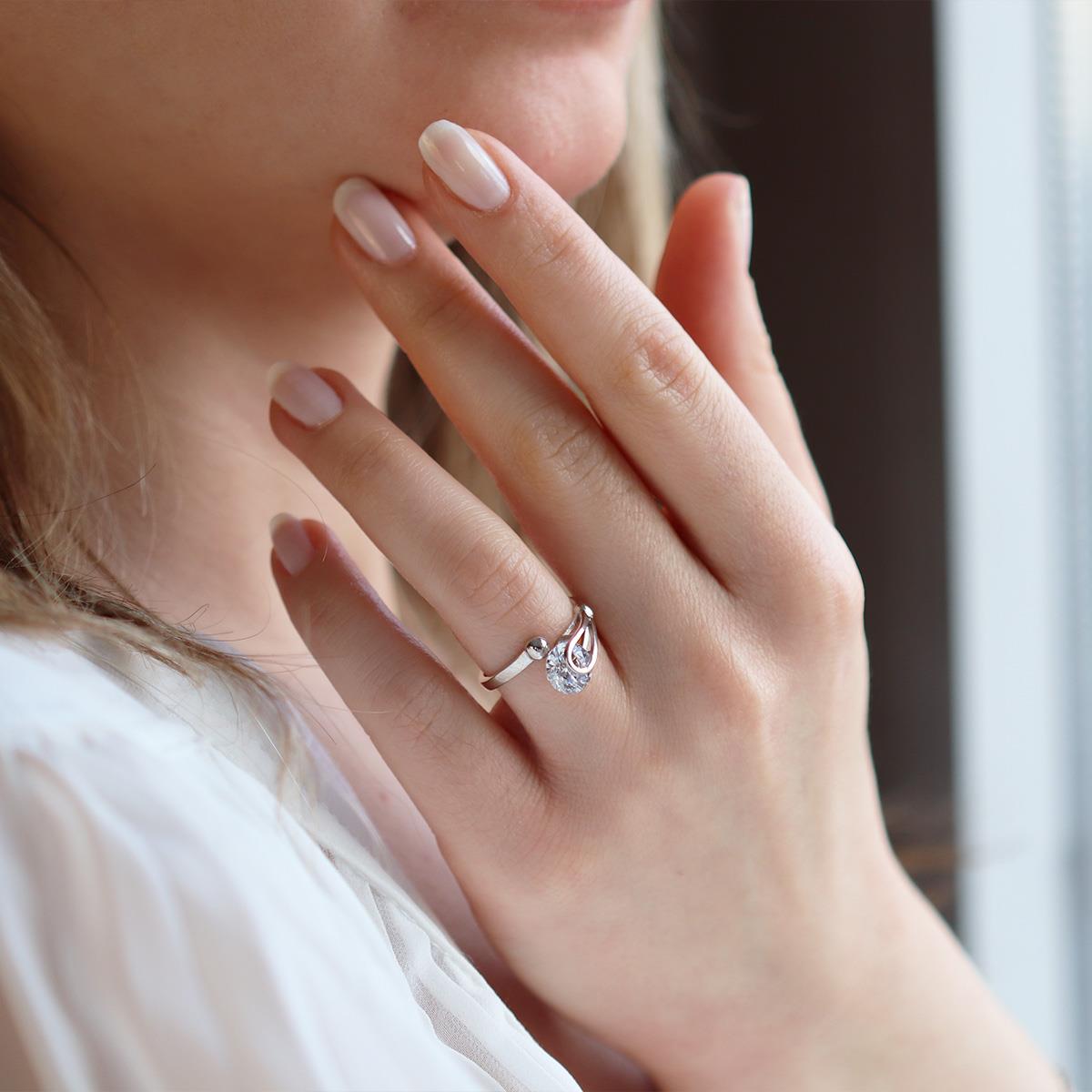 Round Kesim Tasarım Tek Taş Starlight Diamond Gümüş Yüzük