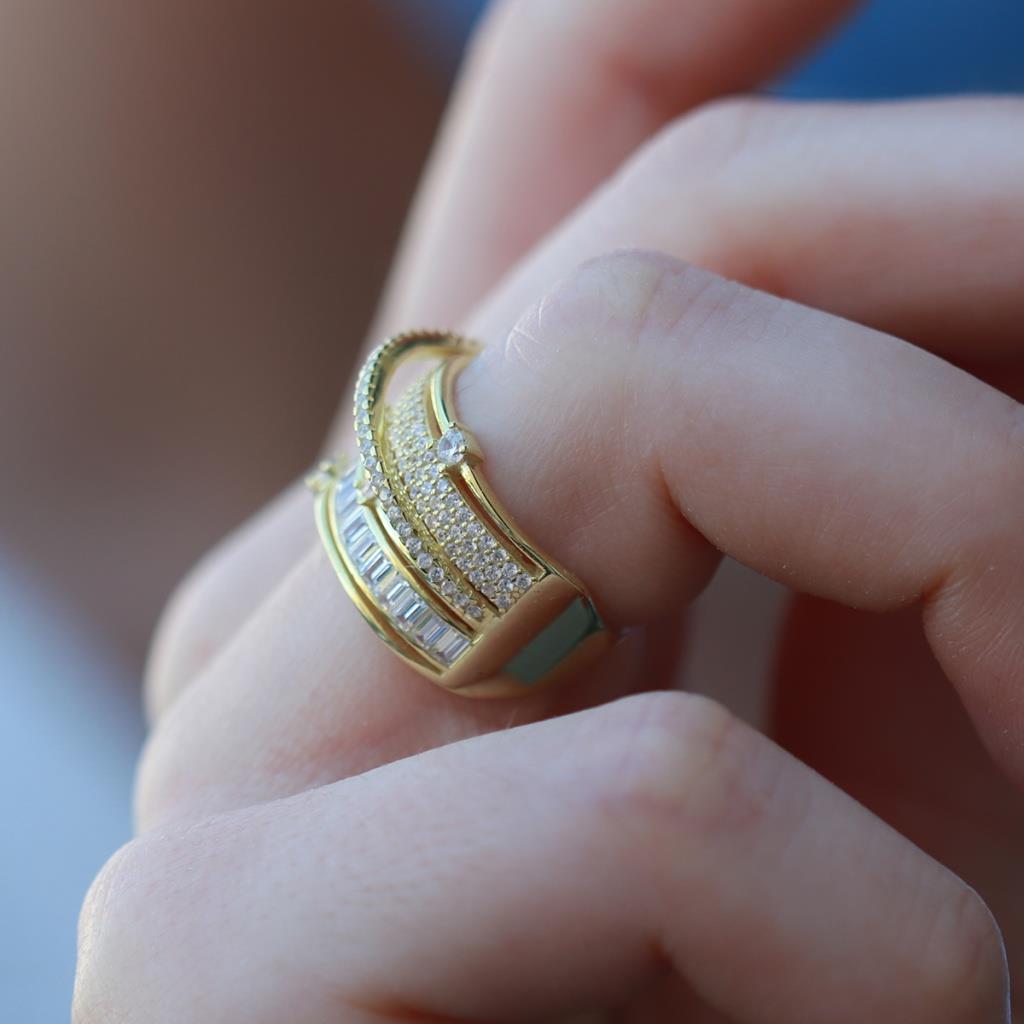 Sarmal Model Zirkon Taşlı Gold Kaplama Gümüş Yüzük
