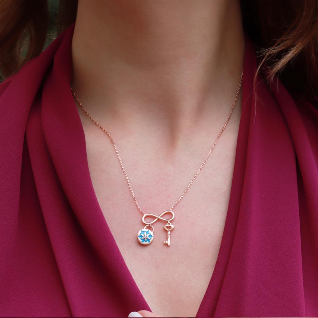 Sonsuzluğun Anahtarı Mineli Çift Taraflı Rose Gold Kaplama Gümüş Kolye