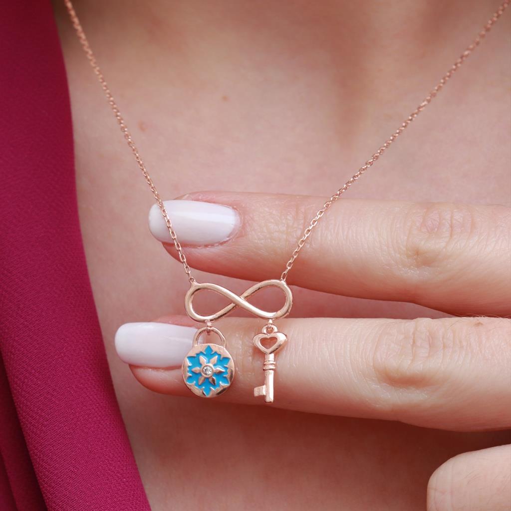 Sonsuzluğun Anahtarı Mineli Çift Taraflı Rose Gold Kaplama Gümüş Kolye