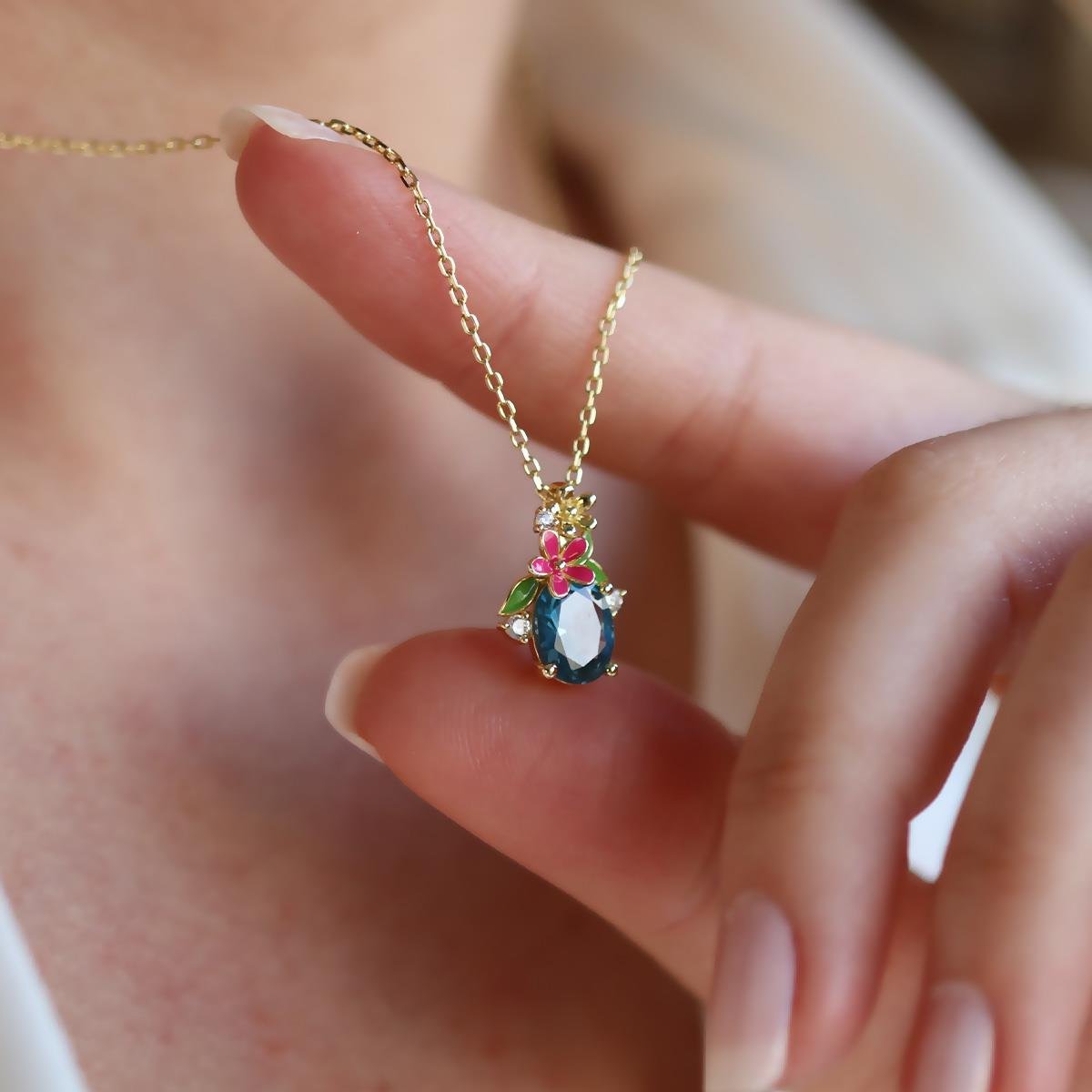 Tanzanit Taşlı Çiçekli Gümüş Kolye