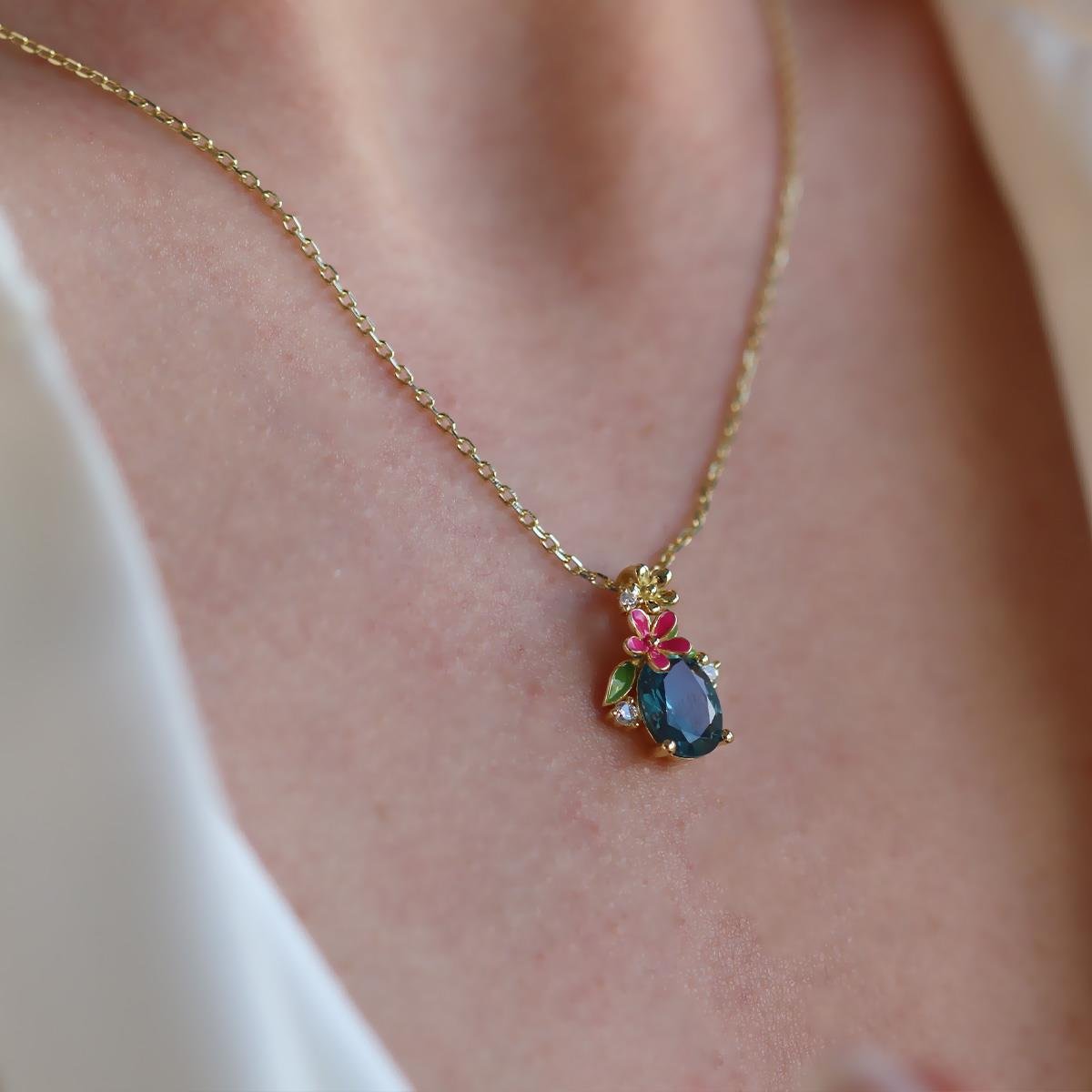 Tanzanit Taşlı Çiçekli Gümüş Kolye