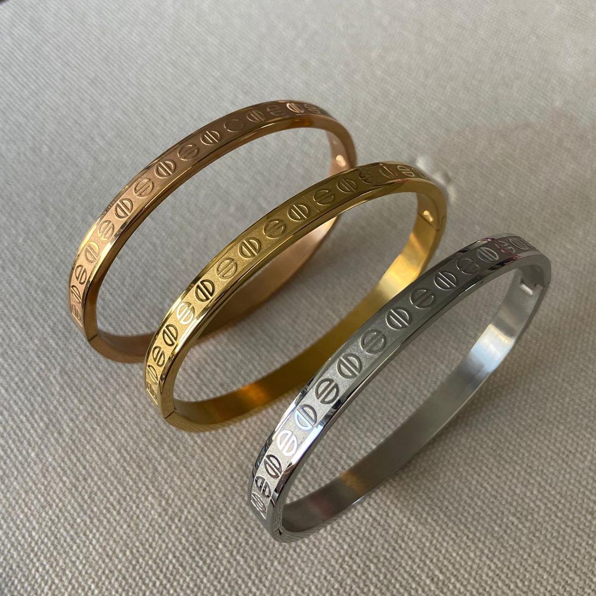 Üç Renkli Üçlü Çelik Kelepçe