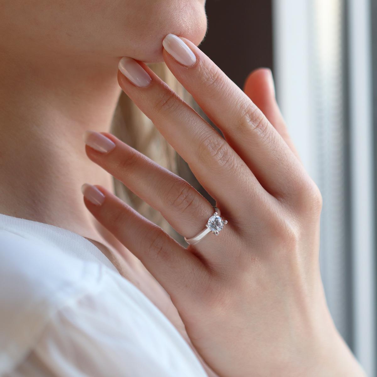 V Montür 4 Tırnaklı Starlight Diamond Gümüş Yüzük