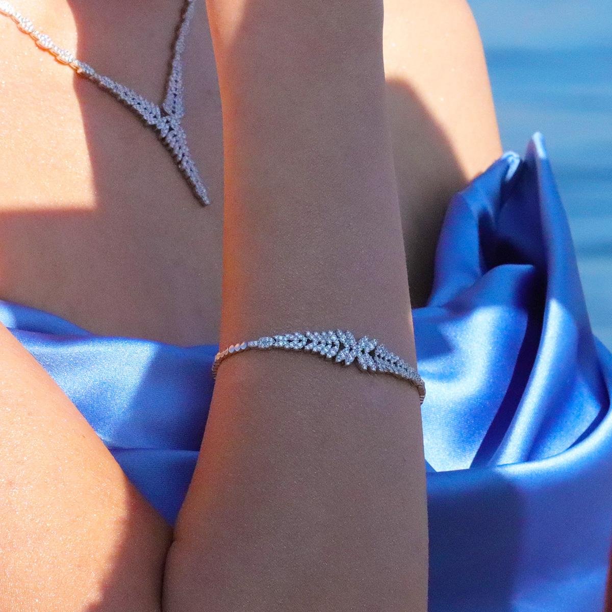 Yaprak Modeli Taşlı Starlight Diamond Gümüş Set