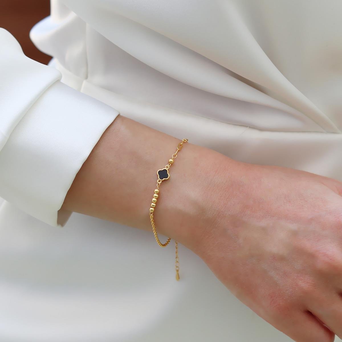 Yonca Siyah Mineli Trend Gold Gümüş Bileklik