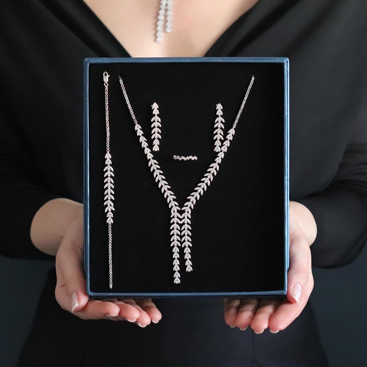 Zirkon Taşlı Başak Modeli Gümüş Set