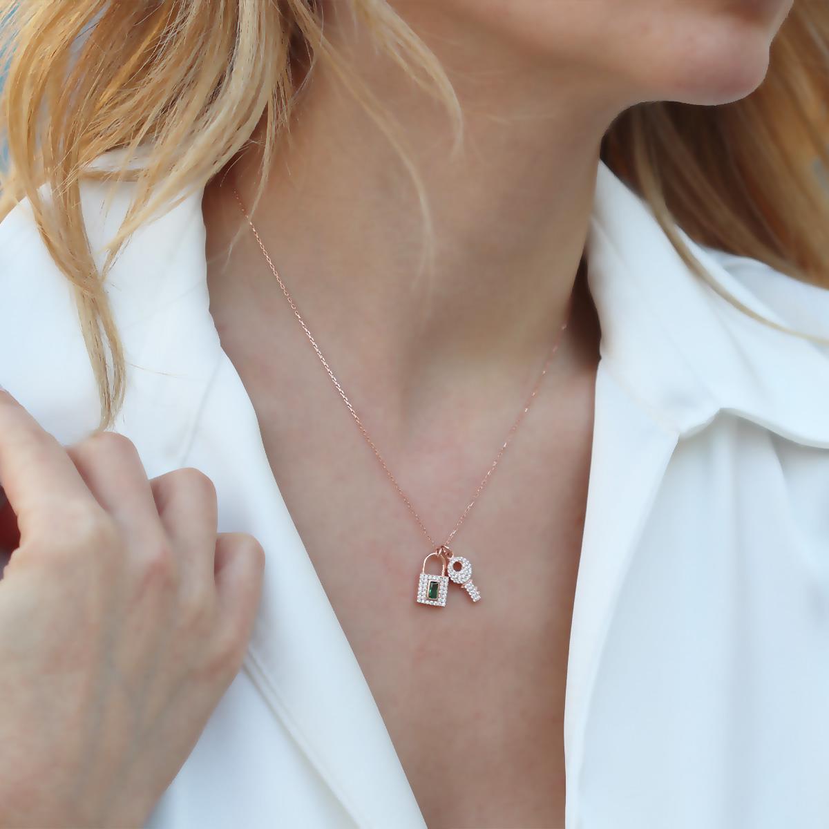 Zirkon Taşlı Kilit ve Anahtar Figürlü Rose Gold Kaplama Gümüş Kolye