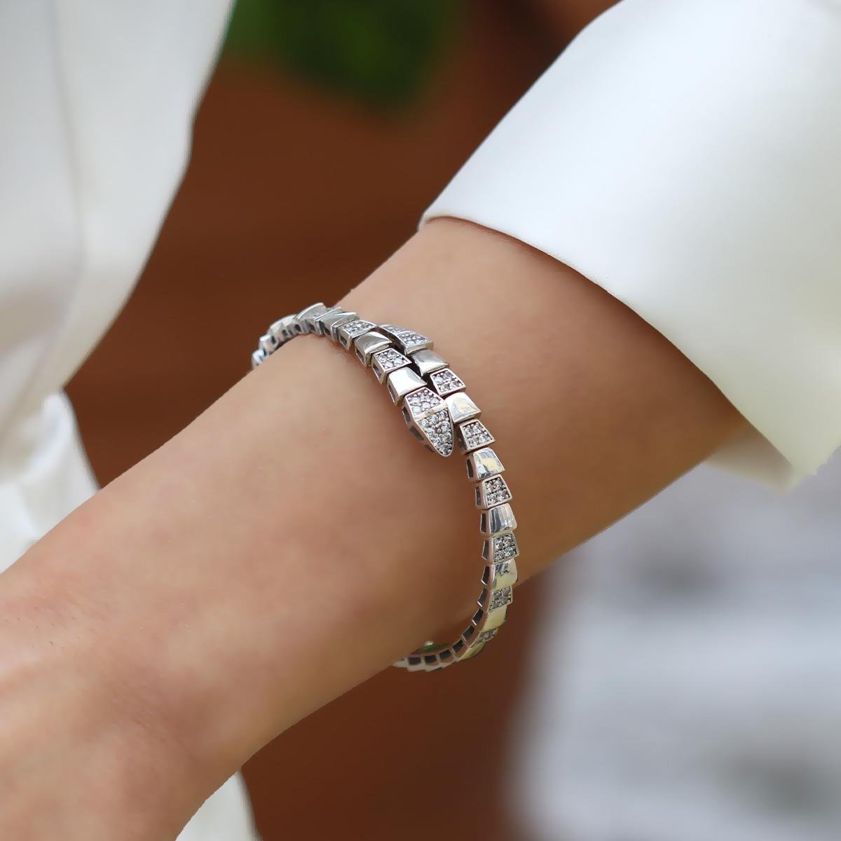 Zirkon Taşlı Serpent Modeli Gümüş Kelepçe