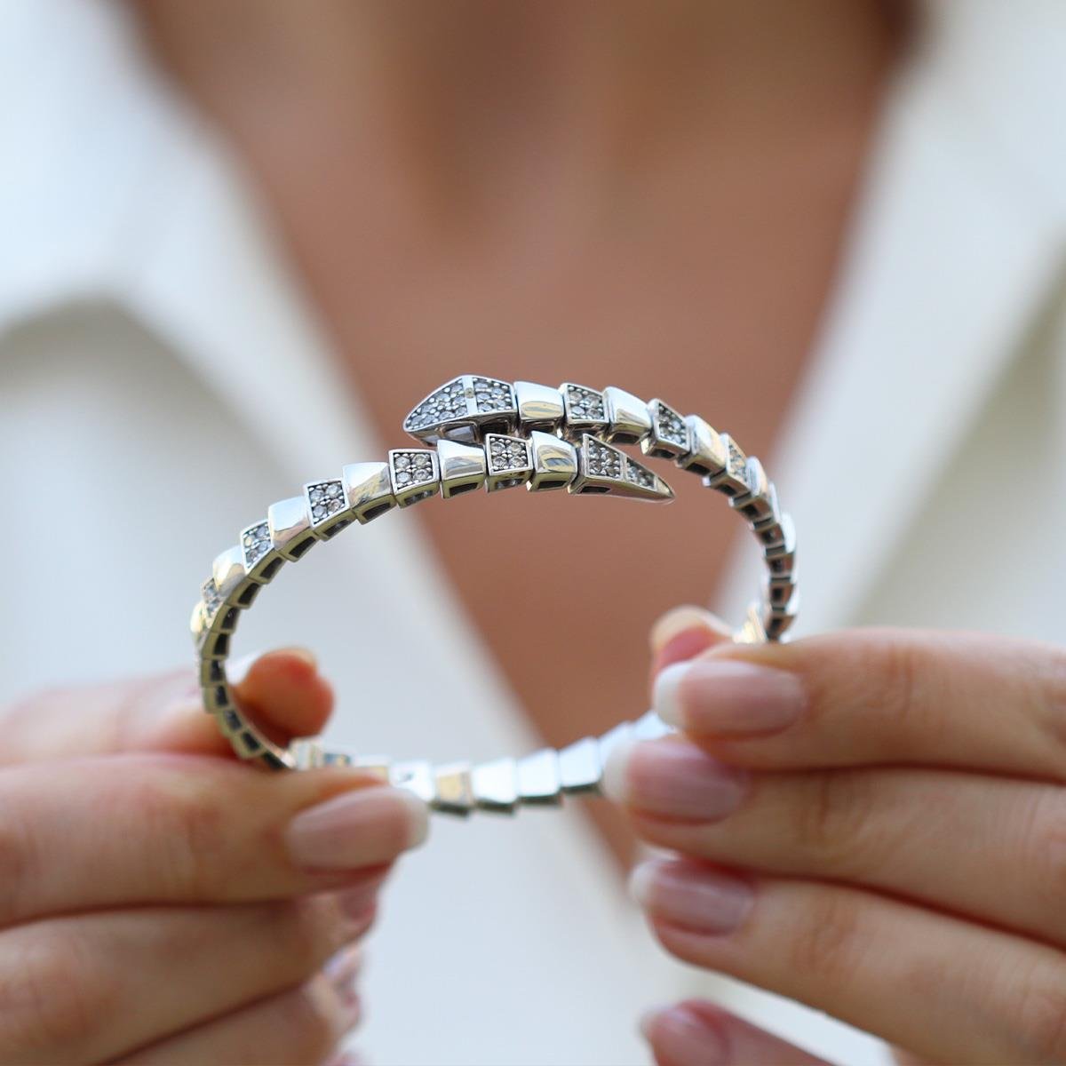 Zirkon Taşlı Serpent Modeli Gümüş Kelepçe