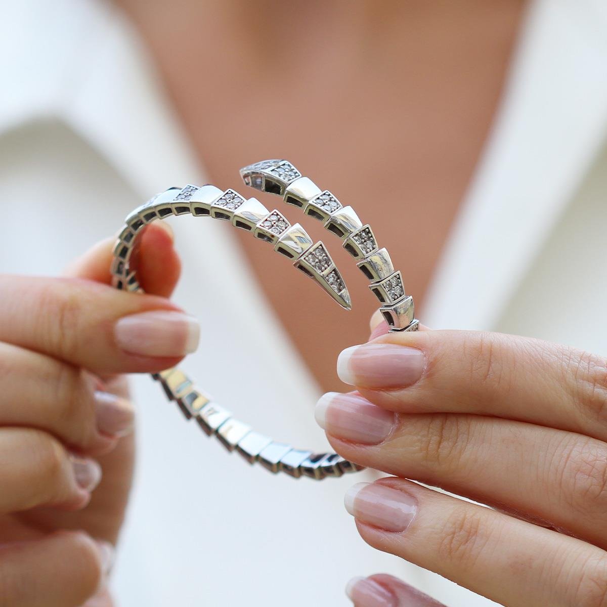 Zirkon Taşlı Serpent Modeli Gümüş Kelepçe