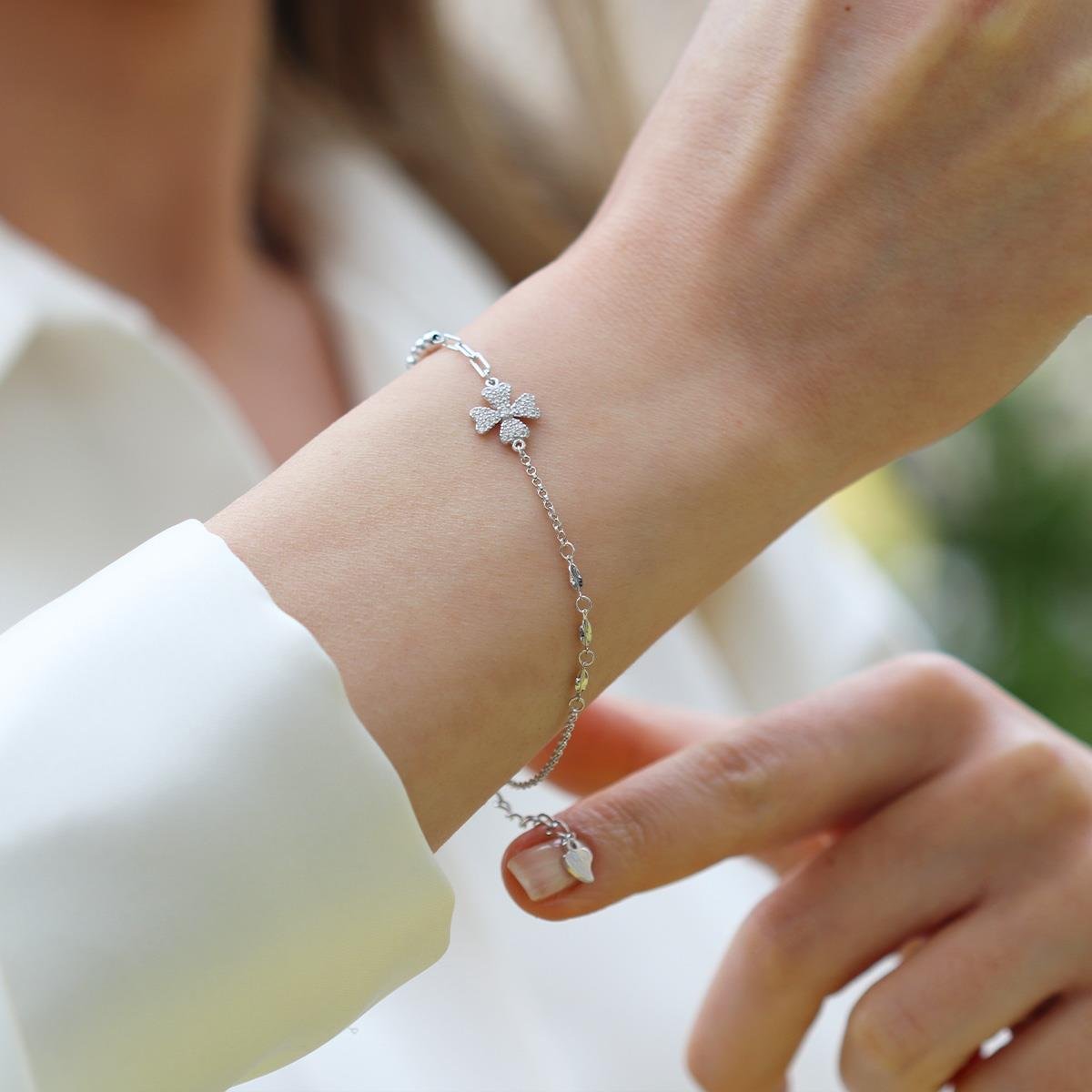 Zirkon Taşlı Yonca Trend Gümüş Yonca Bileklik