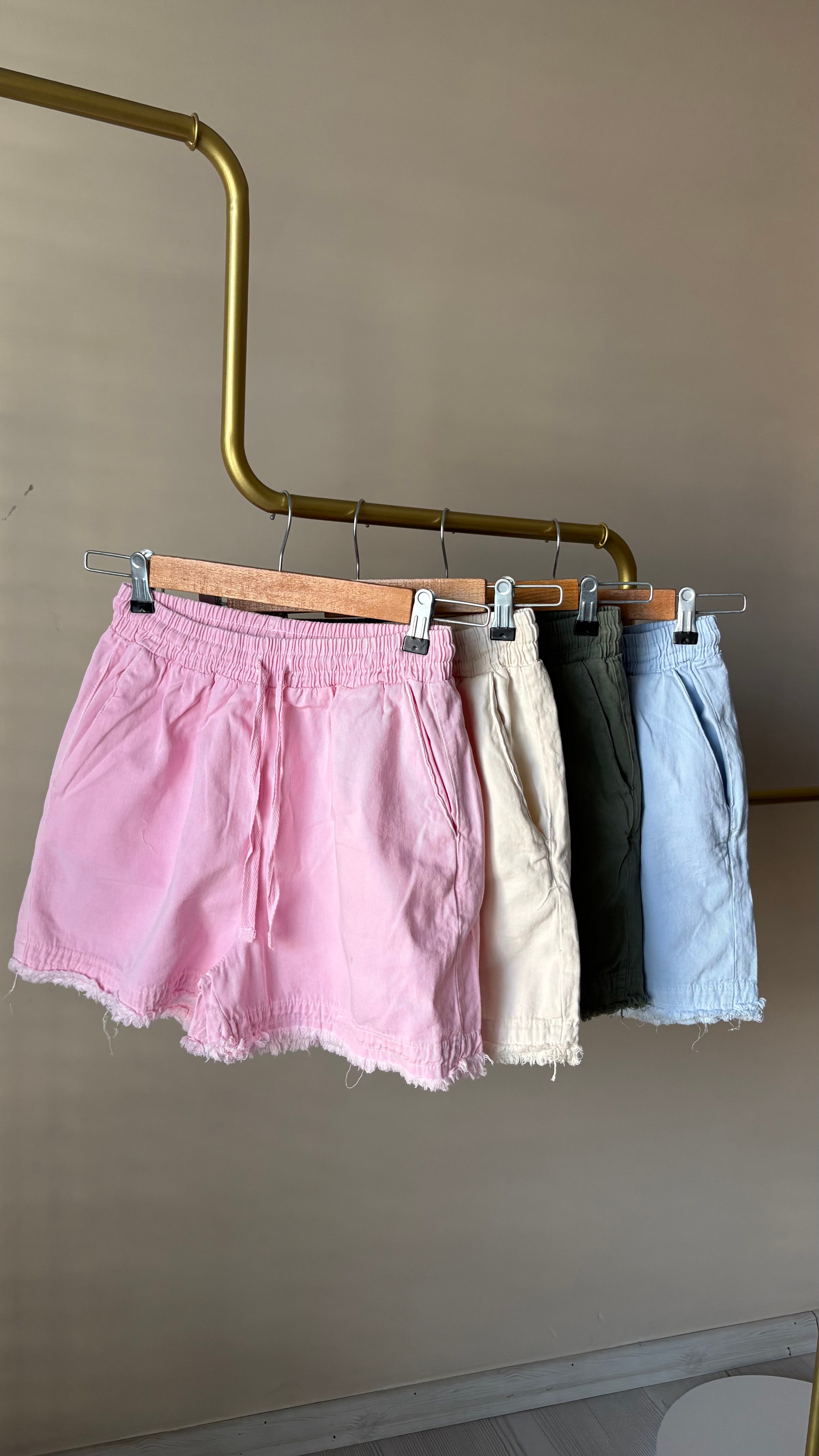 Pembe Gabardin Şort 
