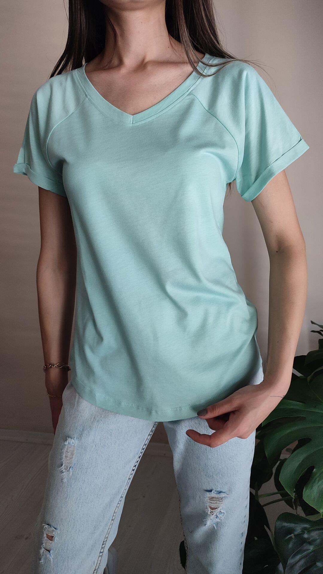 V yaka basic t-shirts