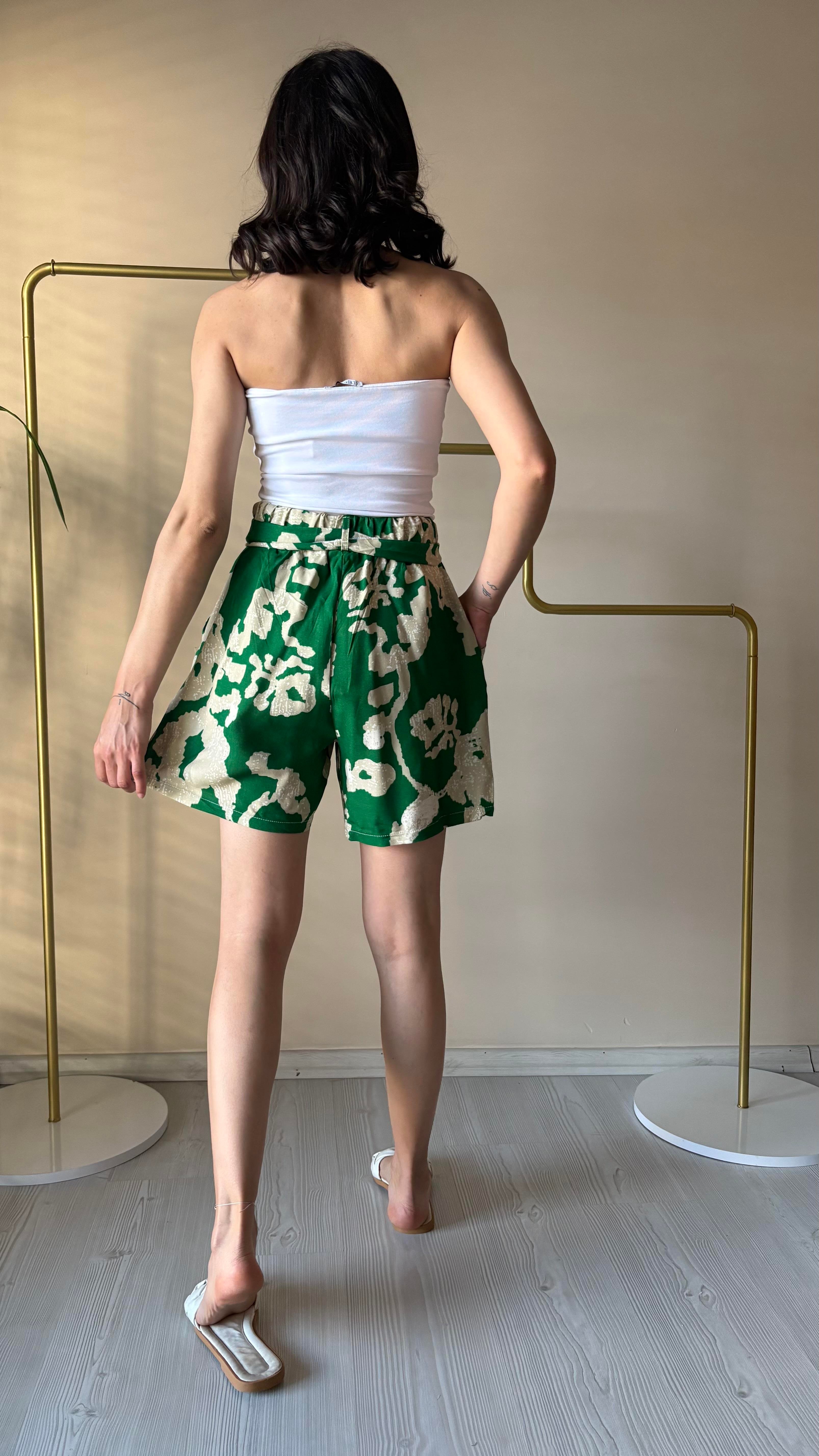 Yeşil Ekru desen dokuma şort
