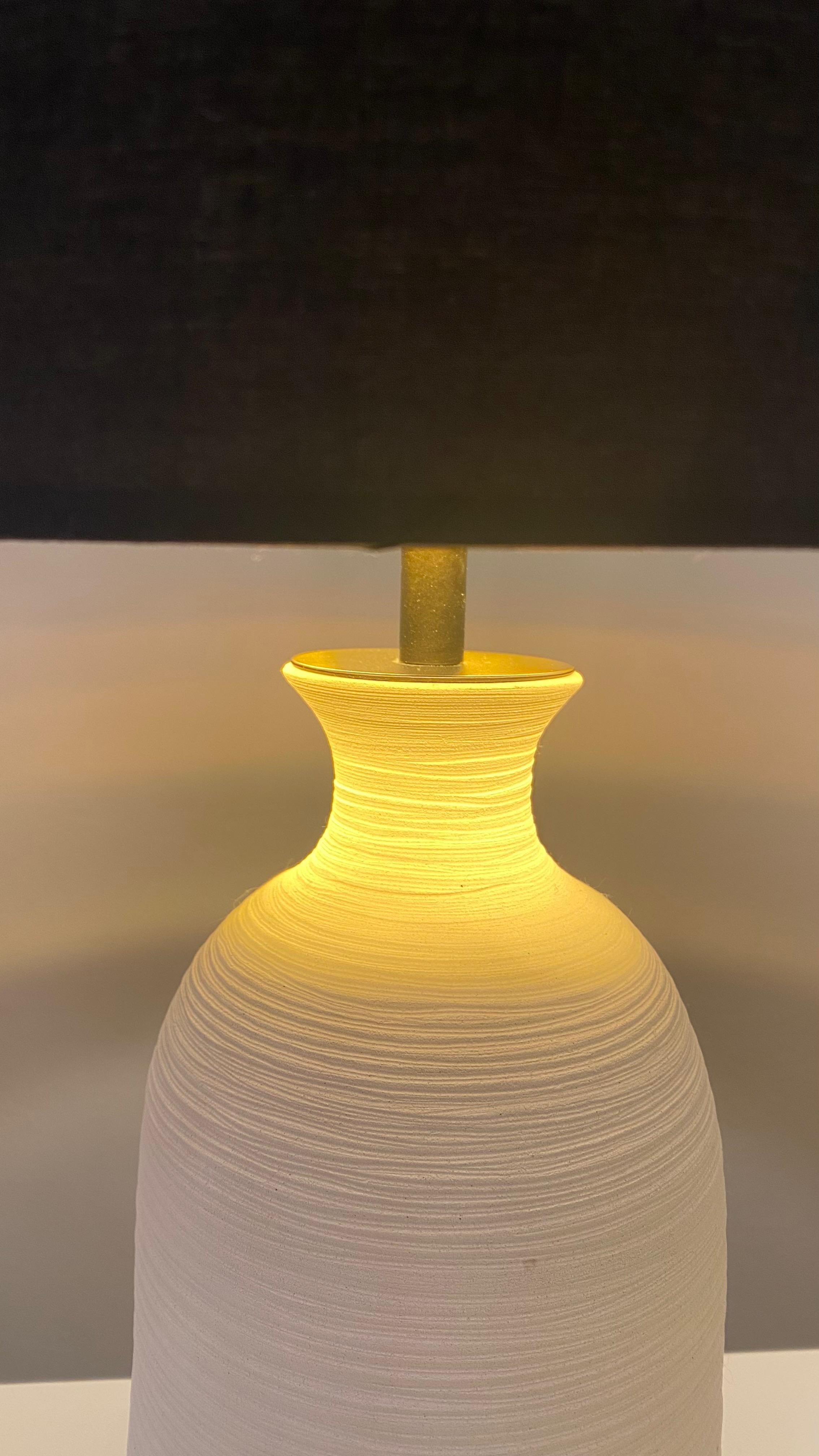 Beyaz Til Boyunlu Abajur