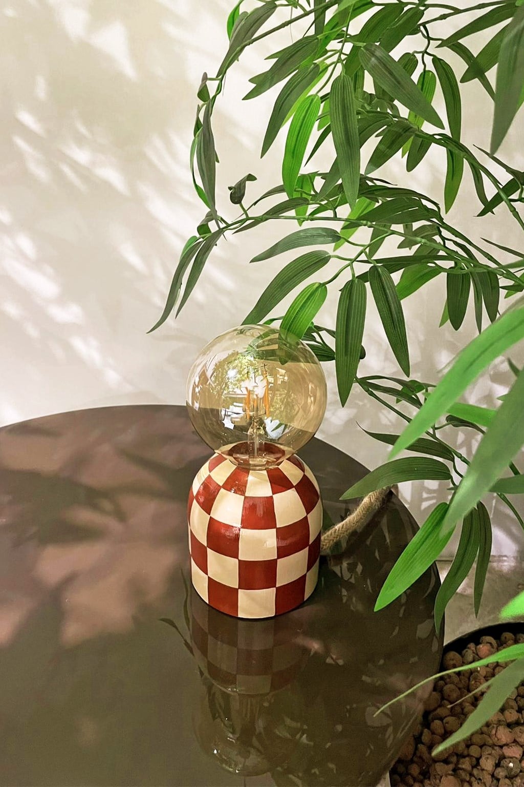 Dama II Masa Lambası