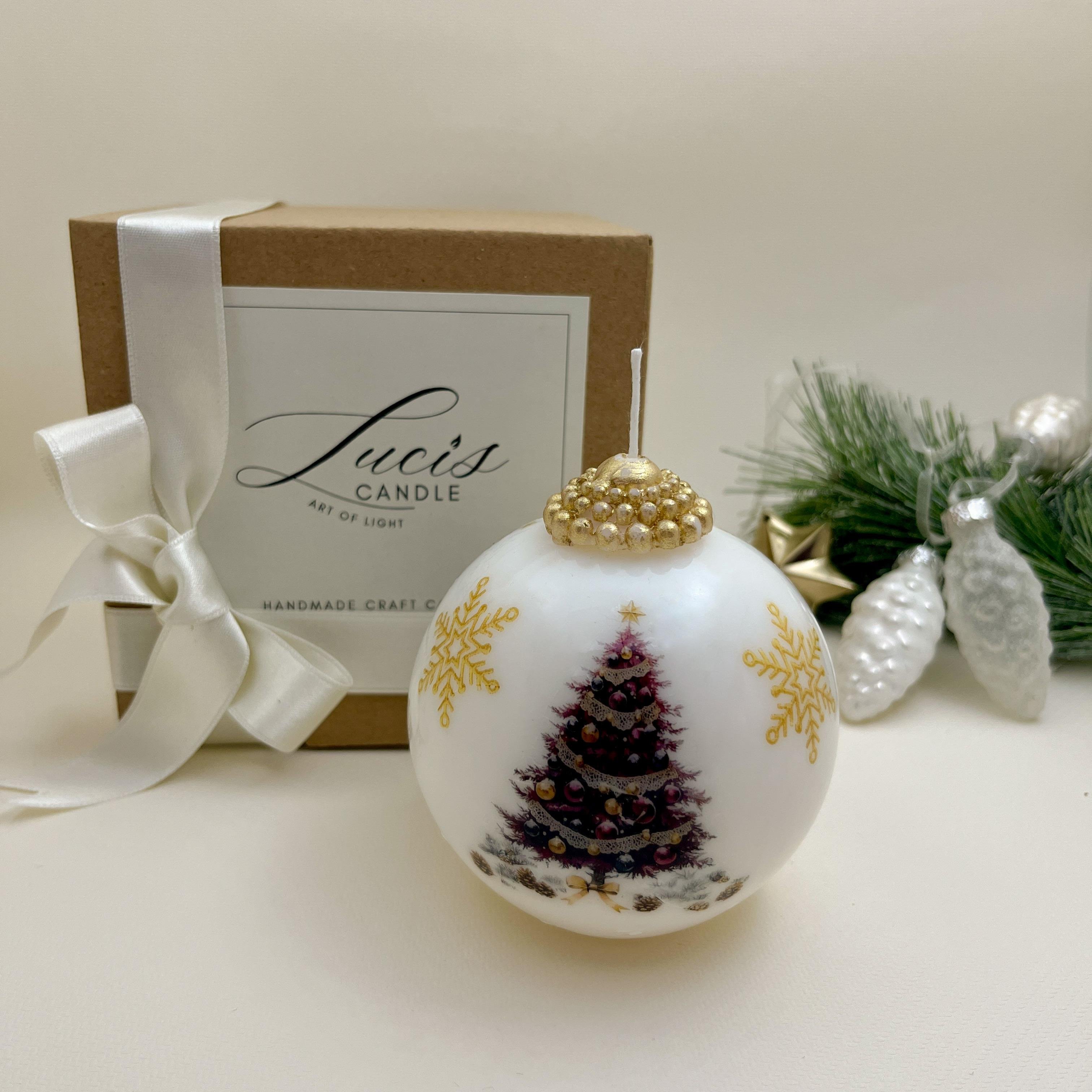 El Yapımı Yılbaşı Mumu – Ağaç ve Kar Tanesi Desenli Soya Wax Dekoratif Mum