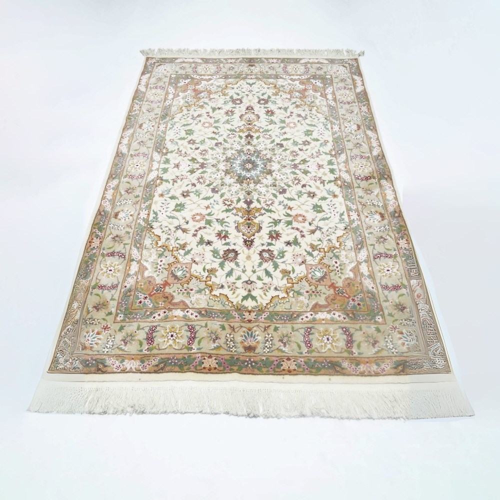 İran İsfahan El Dokuma Krem ve Bej Renk Yün ve İpek Halı 123x185 cm