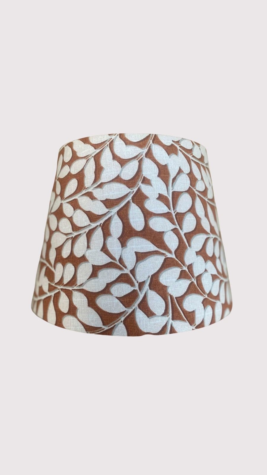 Konik Kahve Yaprak Desenli Şapka