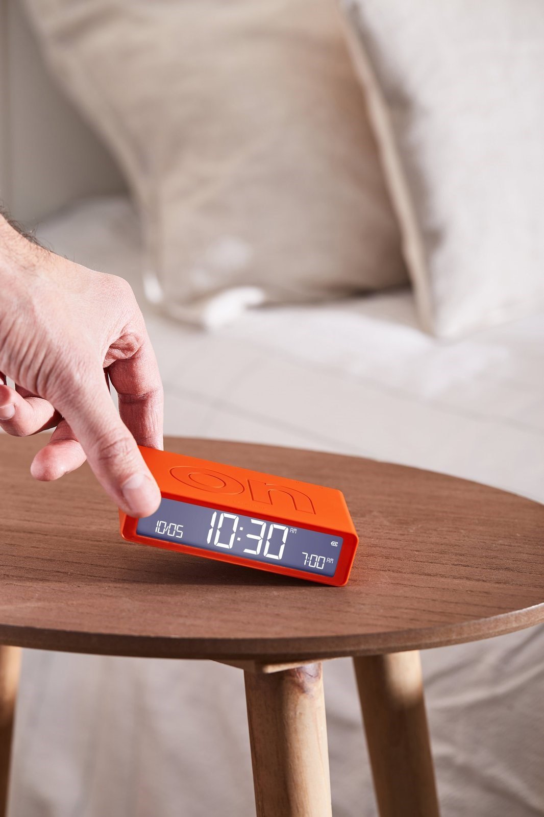 Lexon Flip Klasik Şarj Edilebilir Alarm Saat Turuncu