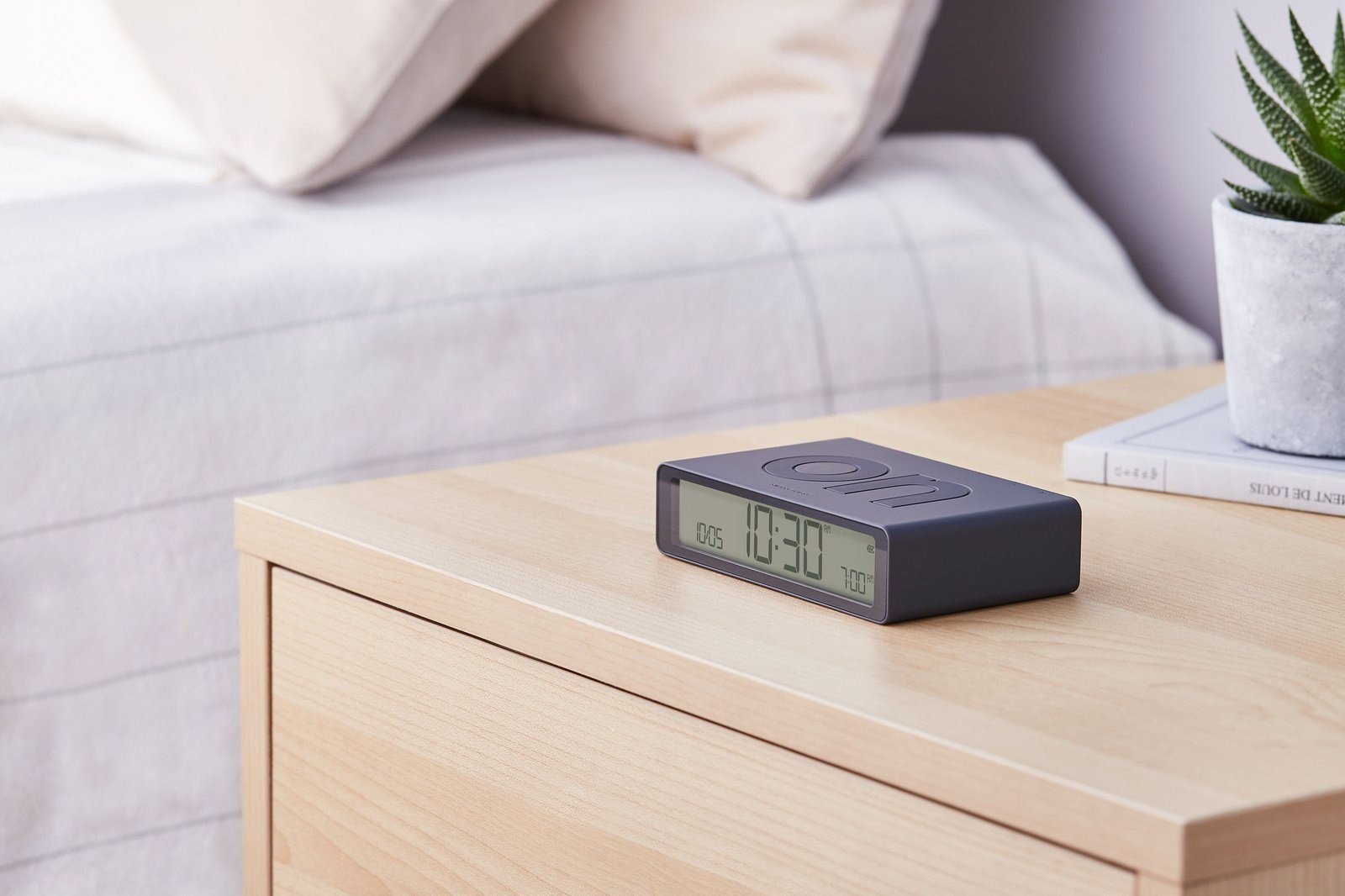 Lexon Flip Klasik Şarj Edilebilir Alarm Saat Koyu Gri