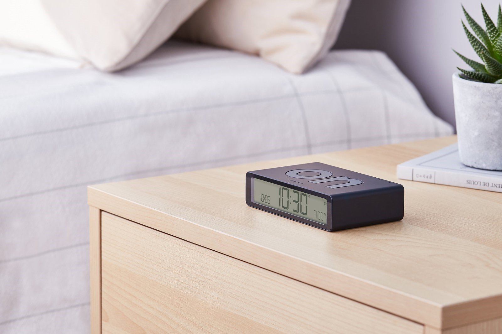Lexon Flip Klasik Şarj Edilebilir Alarm Saat Siyah