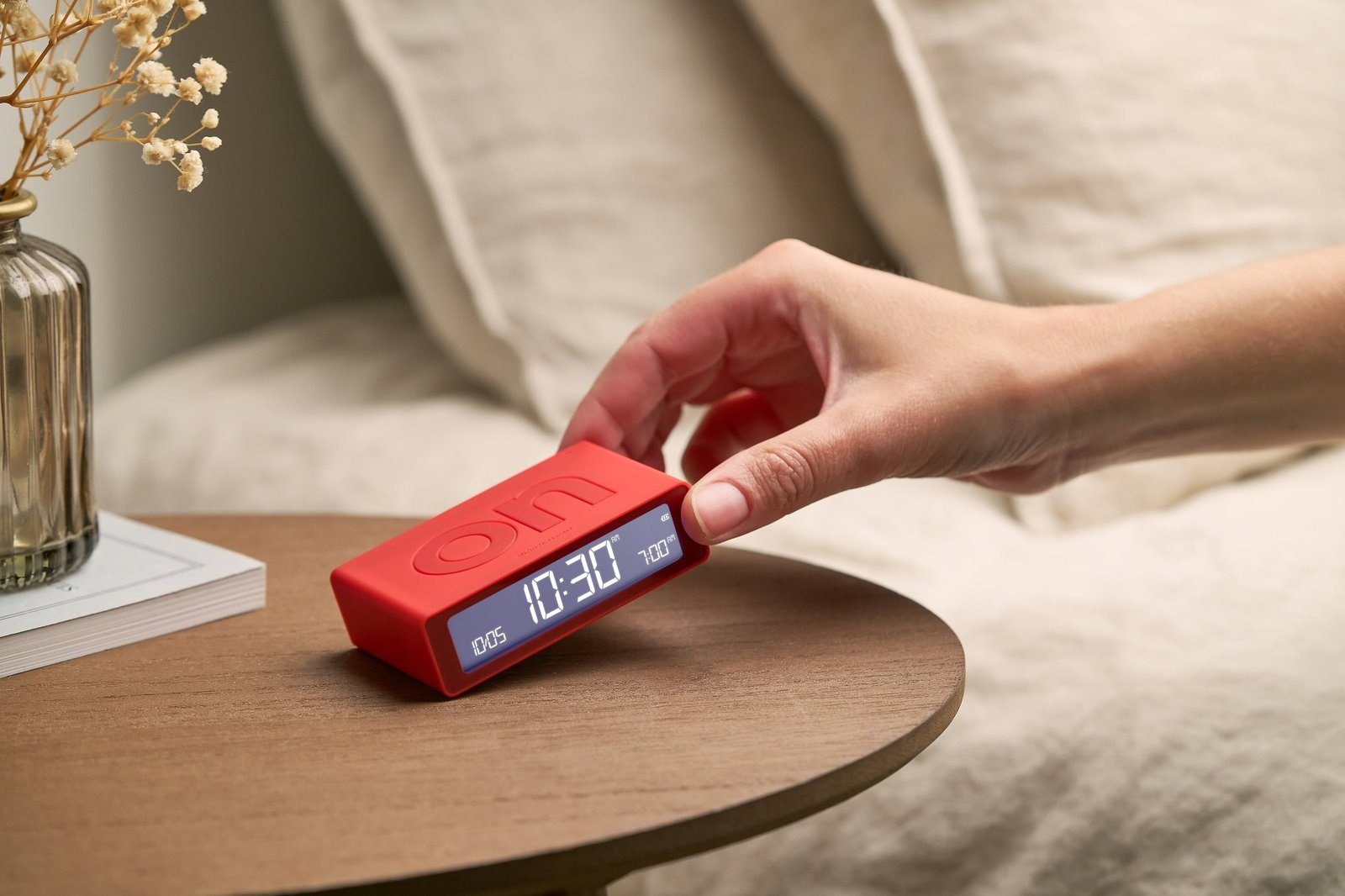 Lexon Flip Mini Şarj Edilebilir Alarm Saat Açık Kırmızı
