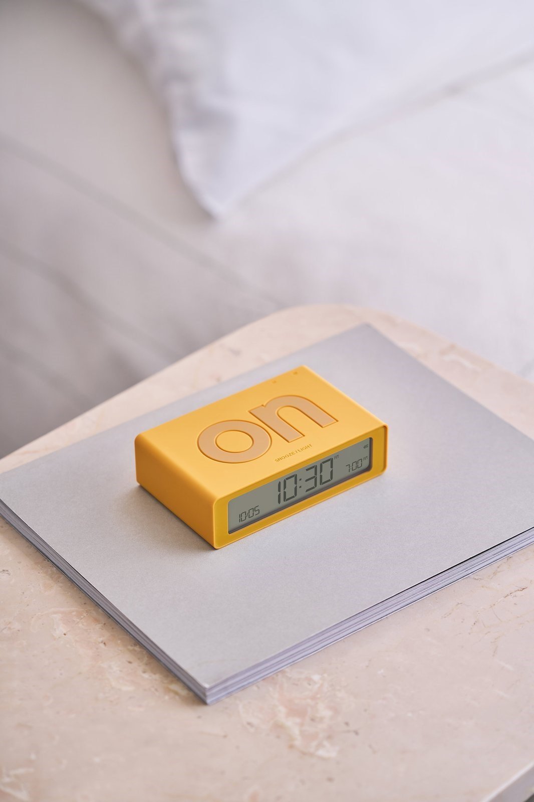 Lexon Flip Mini Şarj Edilebilir Alarm Saat Sarı