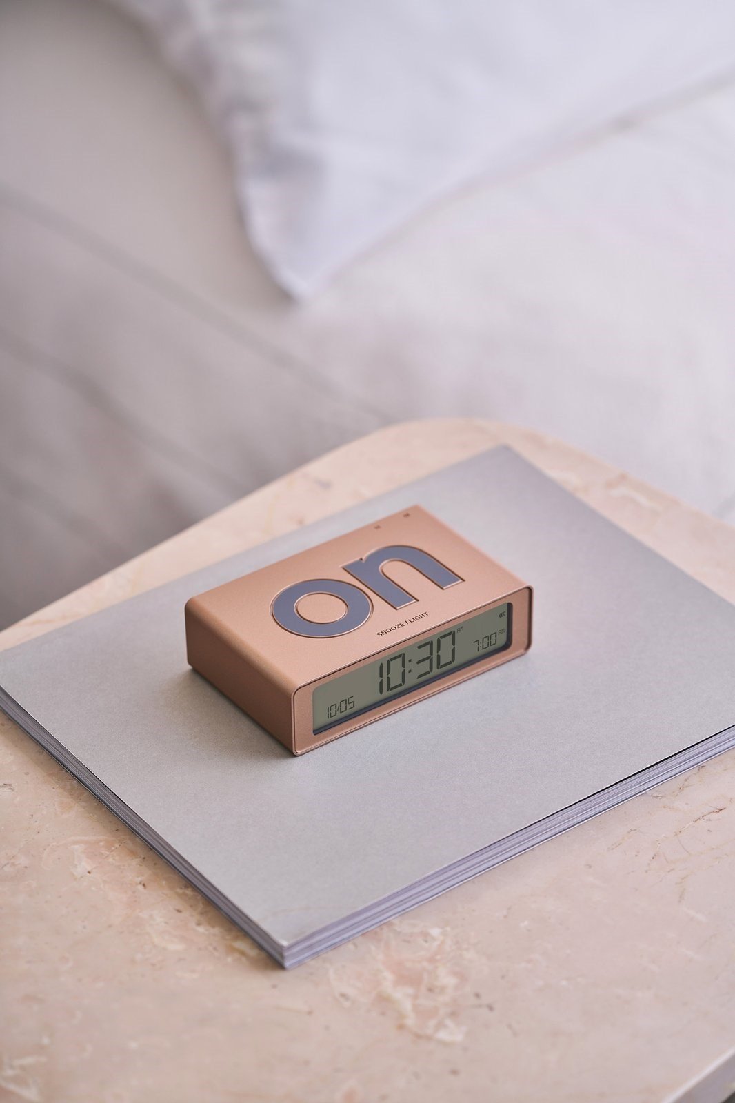 Lexon Flip Mini Şarj Edilebilir Alarm Saat Dore