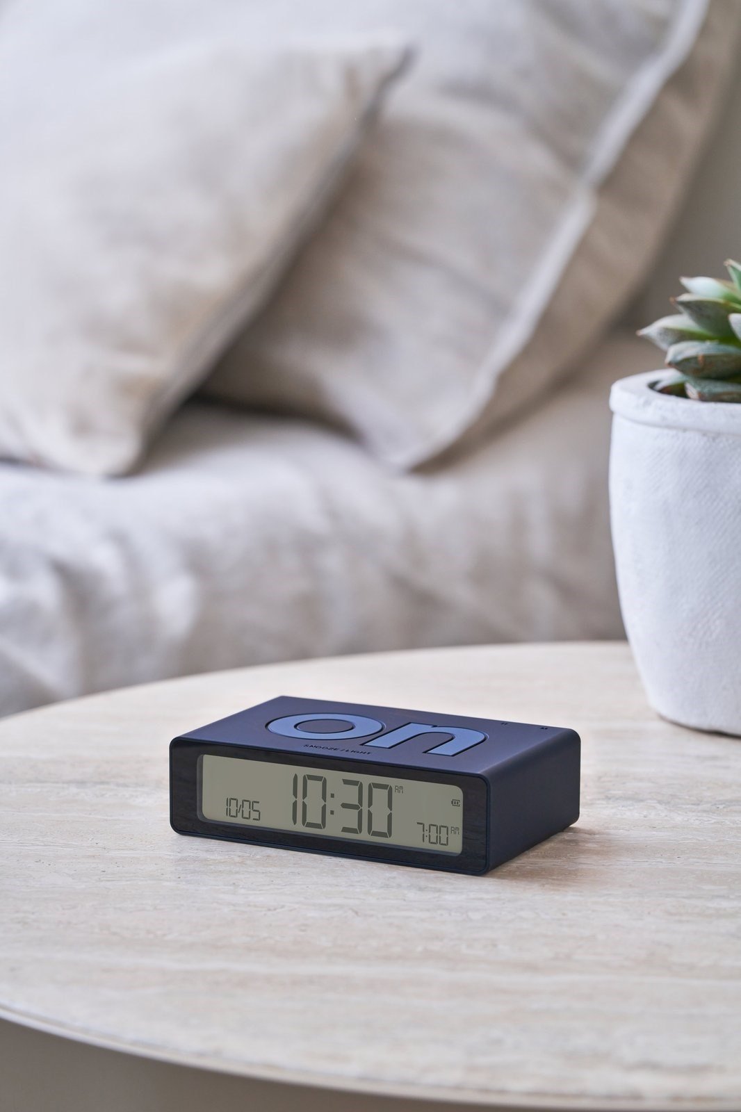 Lexon Flip Mini Şarj Edilebilir Alarm Saat Siyah