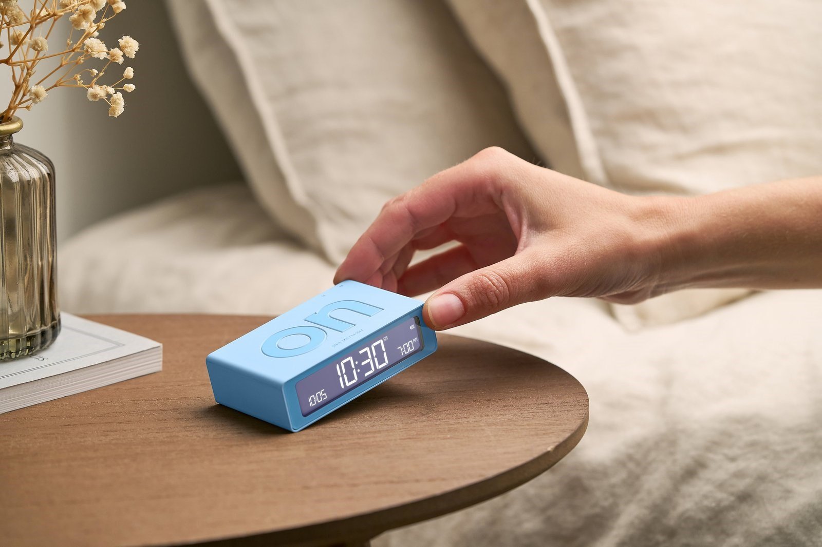 Lexon Flip Mini Şarj Edilebilir Alarm Saat Açık Mavi