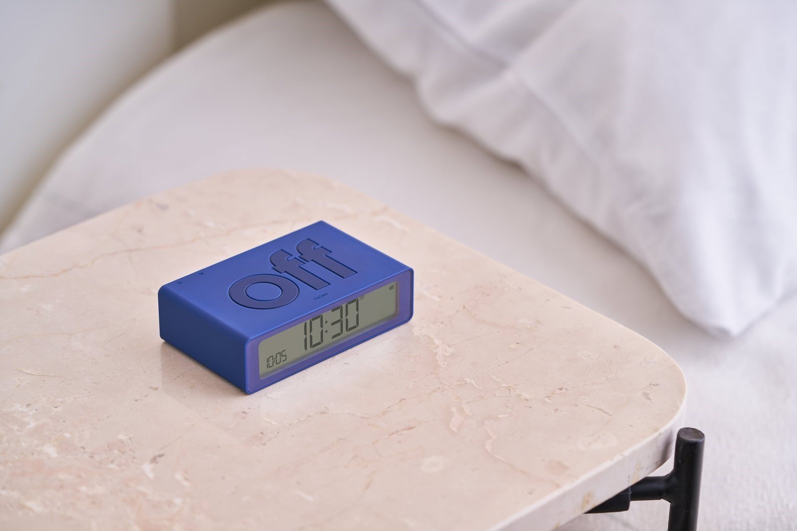 Lexon Flip Mini Şarj Edilebilir Alarm Saat Lacivert