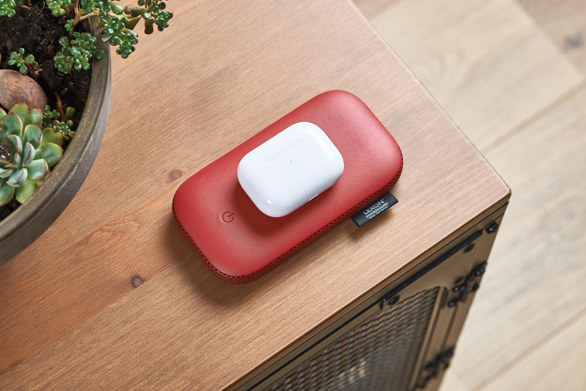 Lexon Powersound Deri Kablosuz  Şarj Cihazı ve Bluetooth Hoparlör Kırmızı