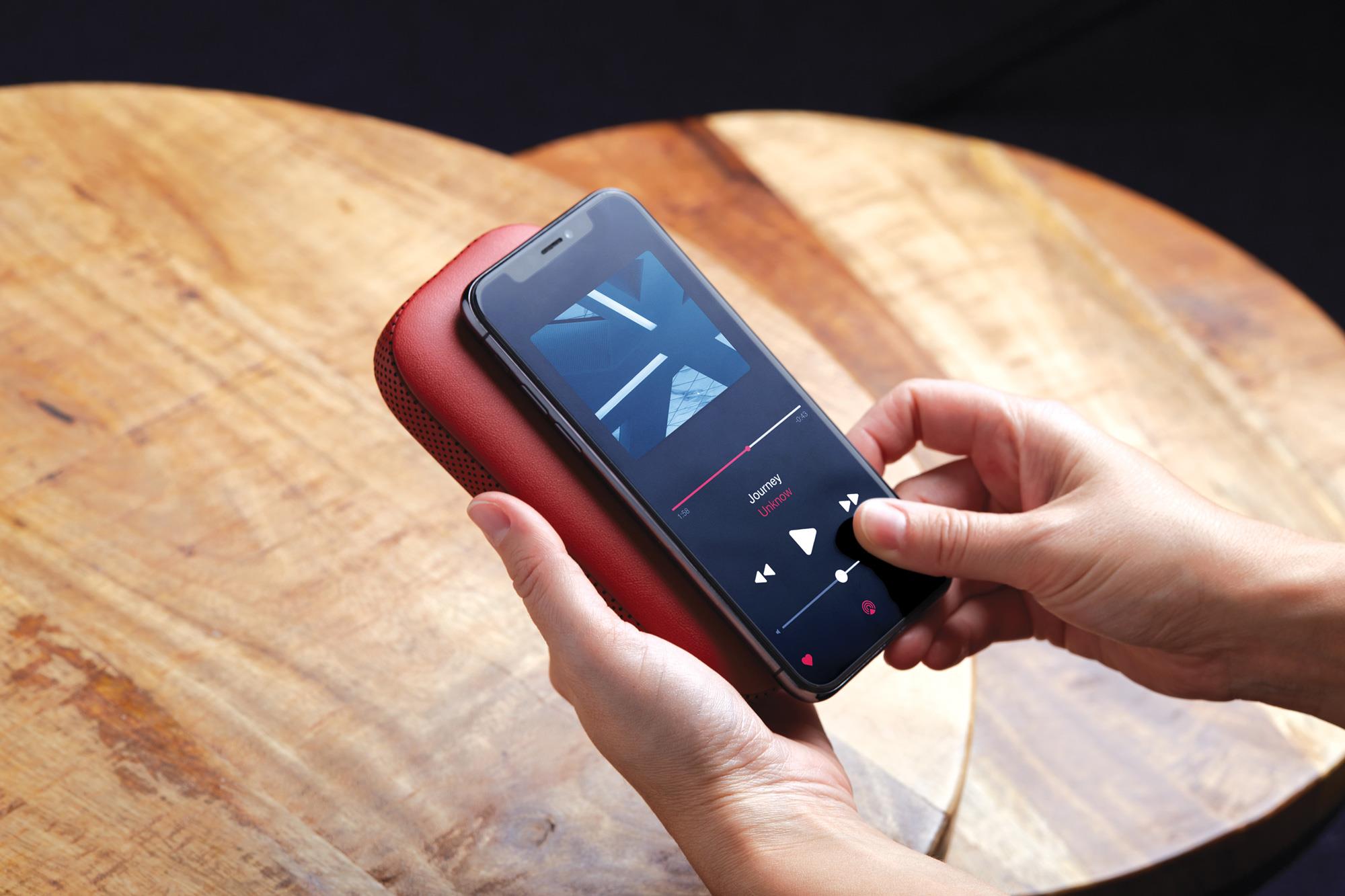 Lexon Powersound Deri Kablosuz  Şarj Cihazı ve Bluetooth Hoparlör Kırmızı