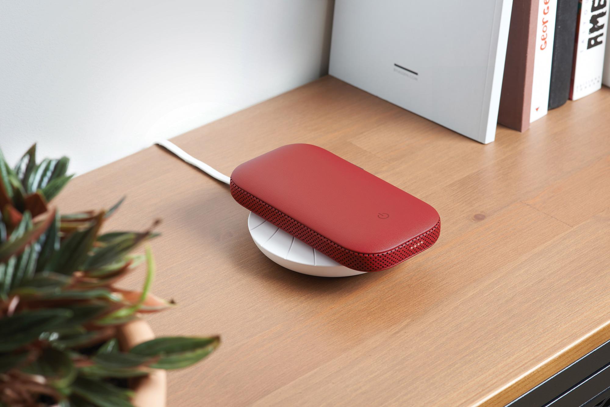 Lexon Powersound Deri Kablosuz  Şarj Cihazı ve Bluetooth Hoparlör Kırmızı