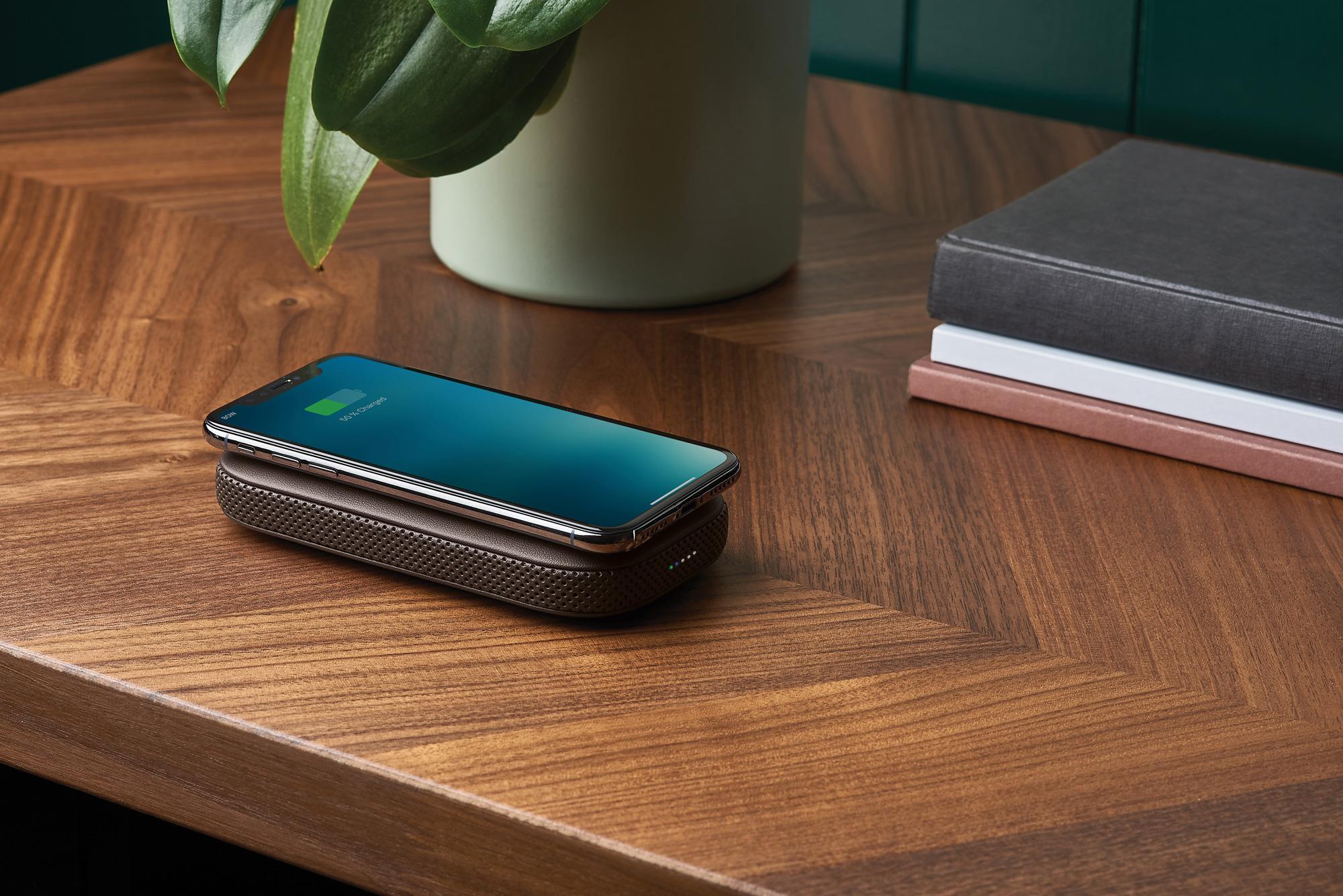 Lexon Powersound Deri Kablosuz Şarj Cihazı ve Bluetooth Hoparlör Kahverengi