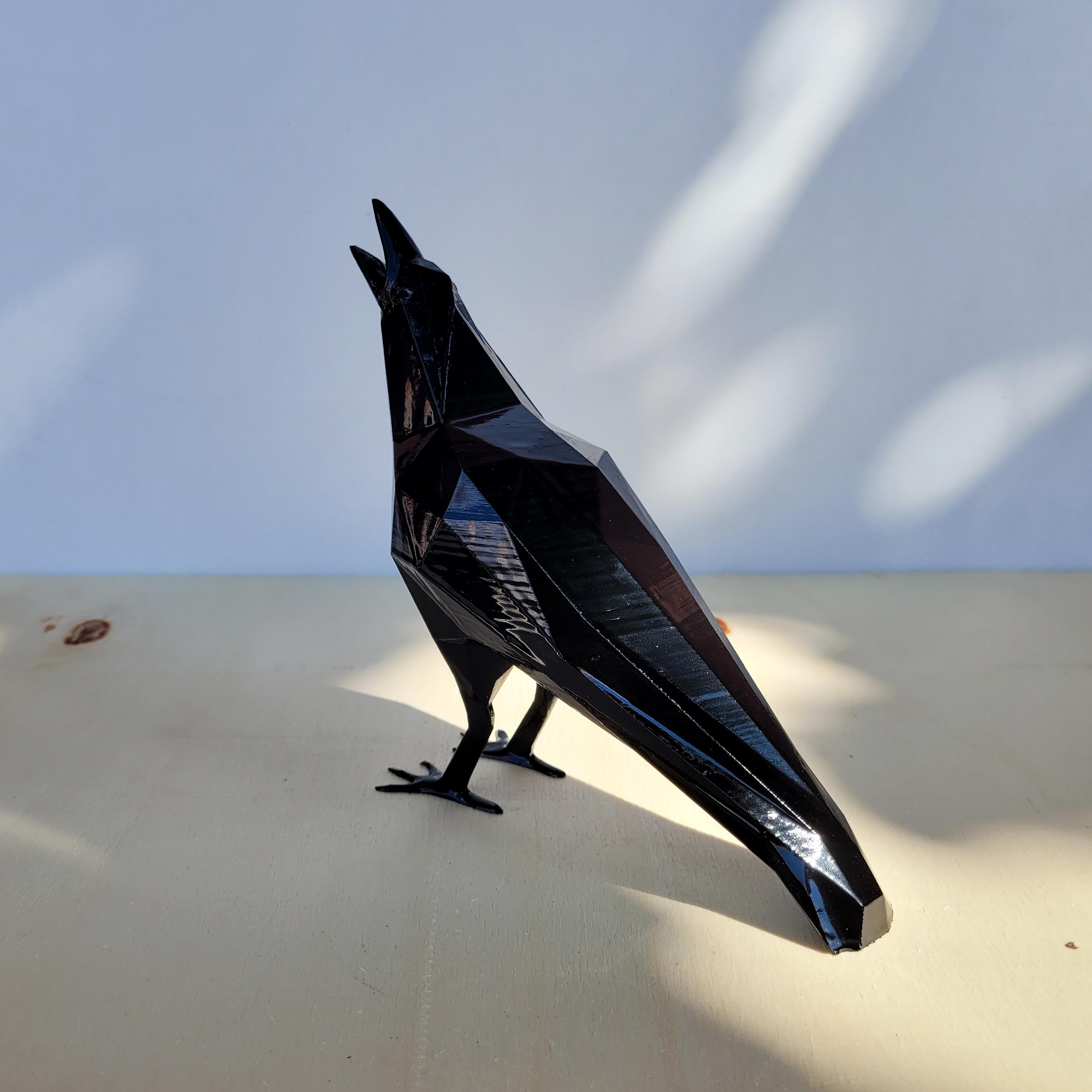 Low Poly Karga Figürü | Siyah