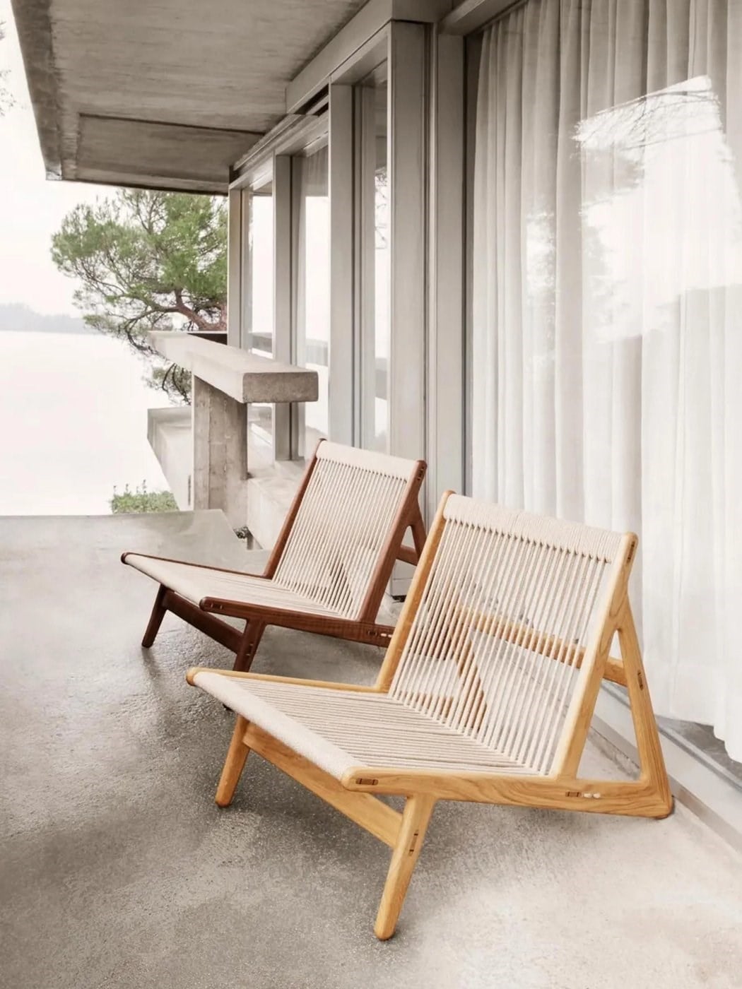 MR01 Initial Lounge Koltuğu, El Yapımı Ceviz Ağacı ve Minderli