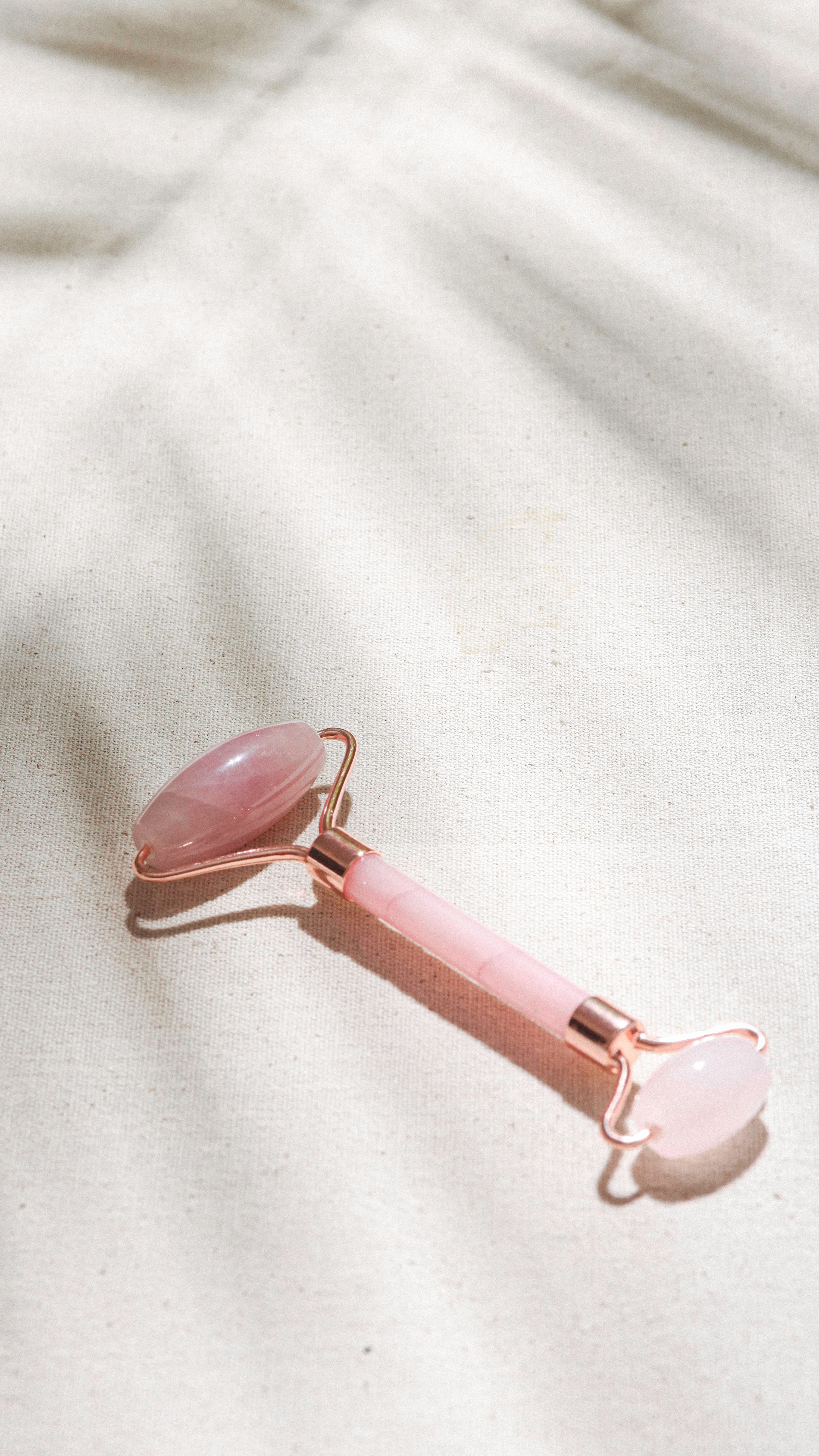 Pembe Kuvars Roller Yüz Masaj Aleti