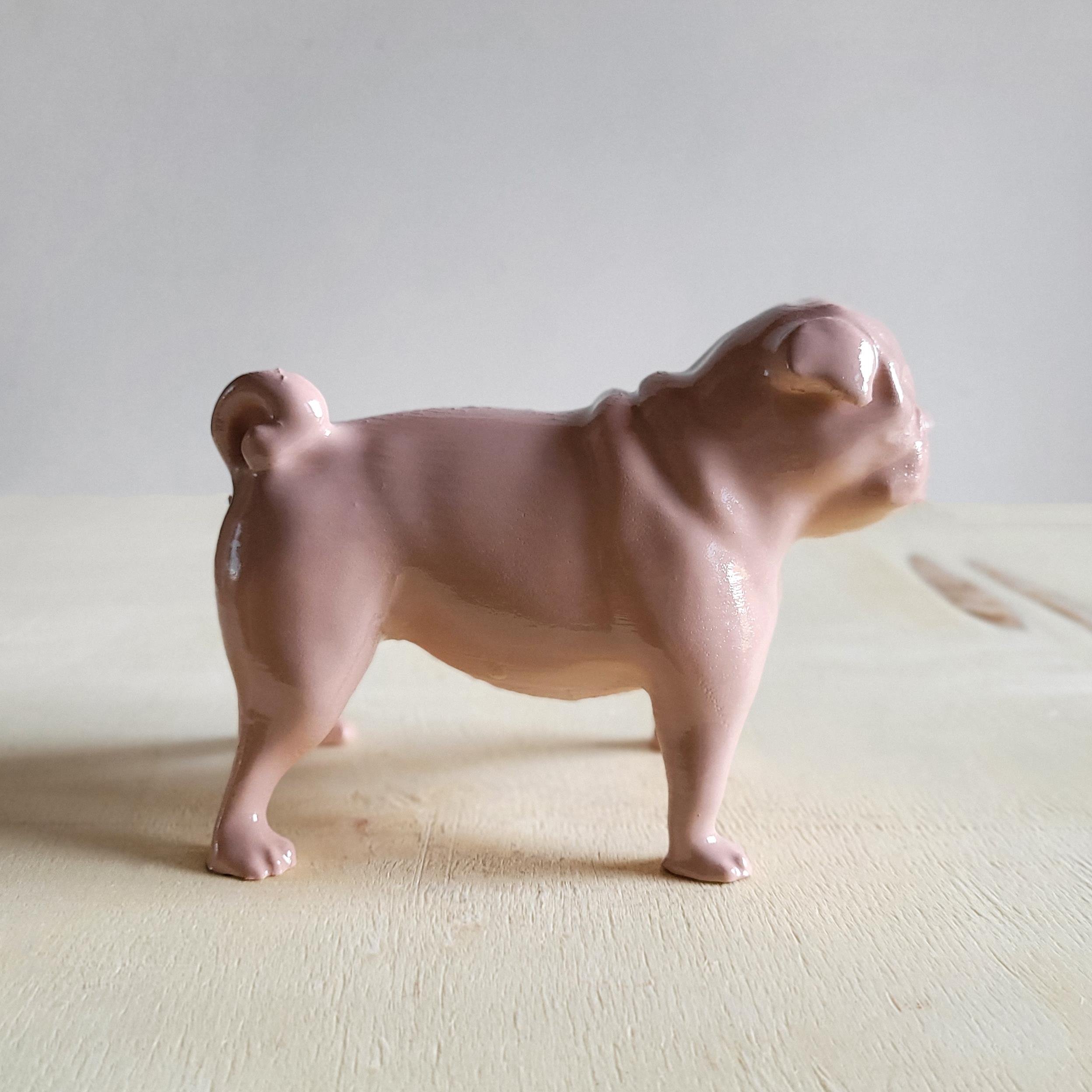 Pug Köpek Figürü | Gül
