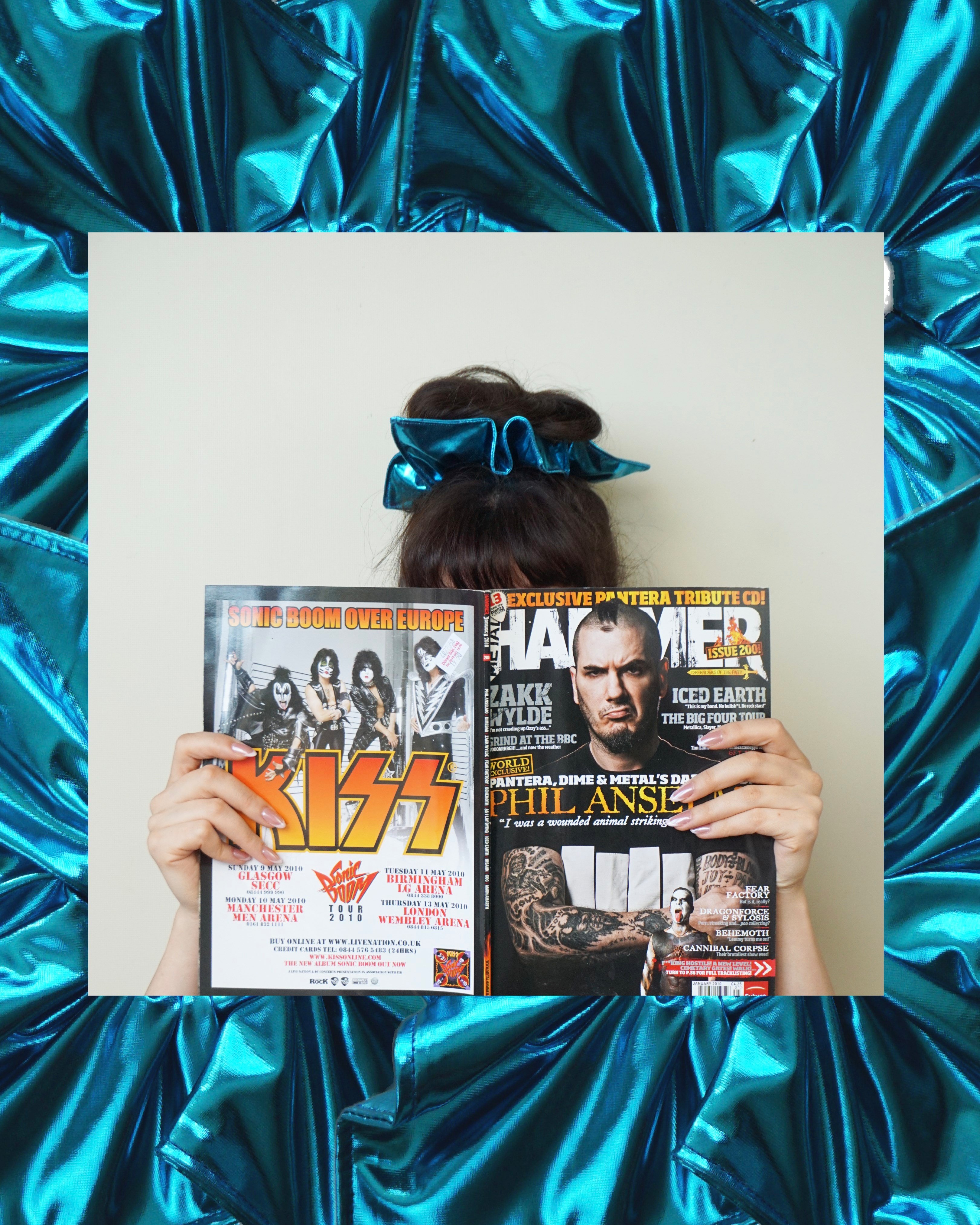 Tōten Metalik Mavi Scrunchie
