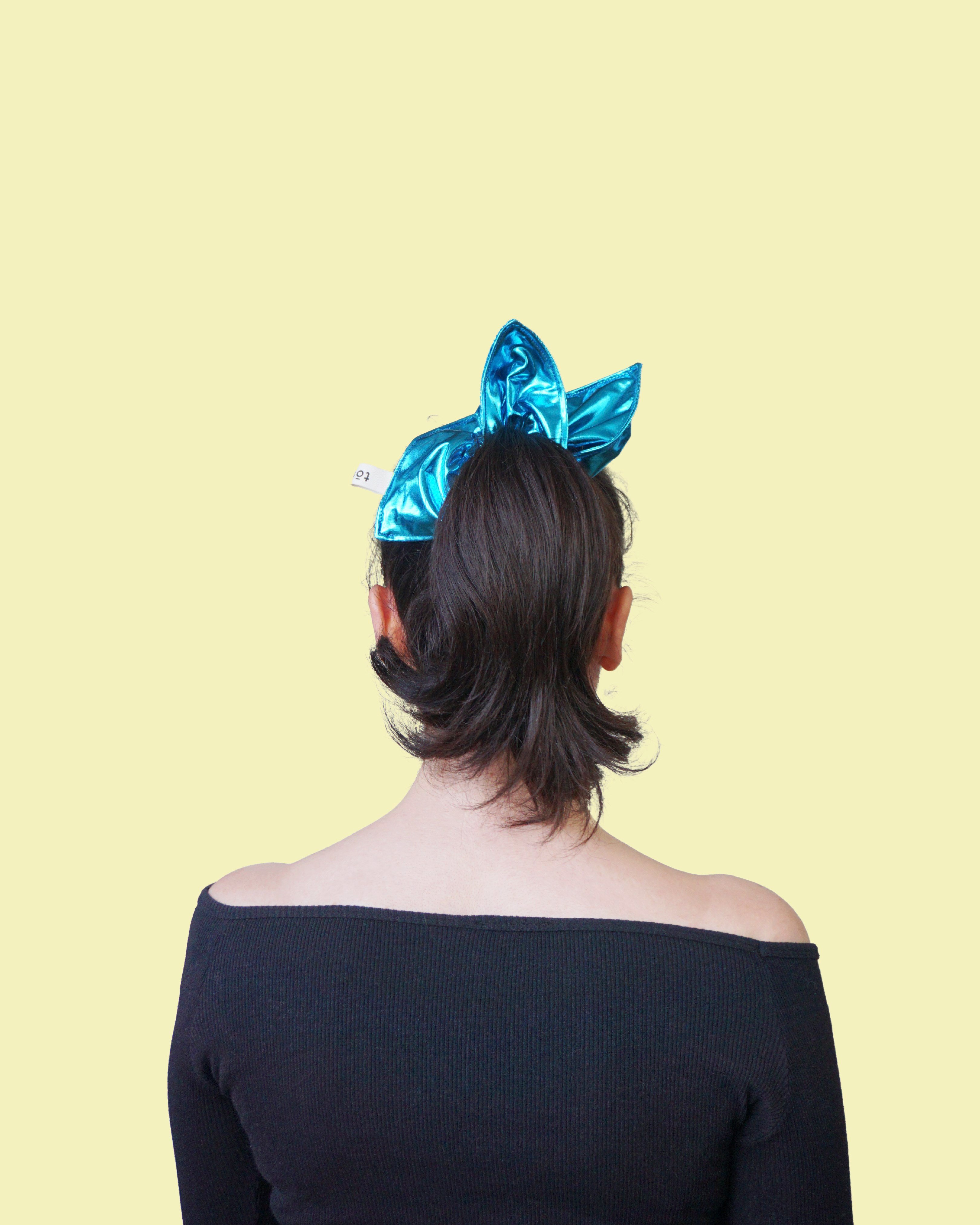Tōten Metalik Mavi Scrunchie