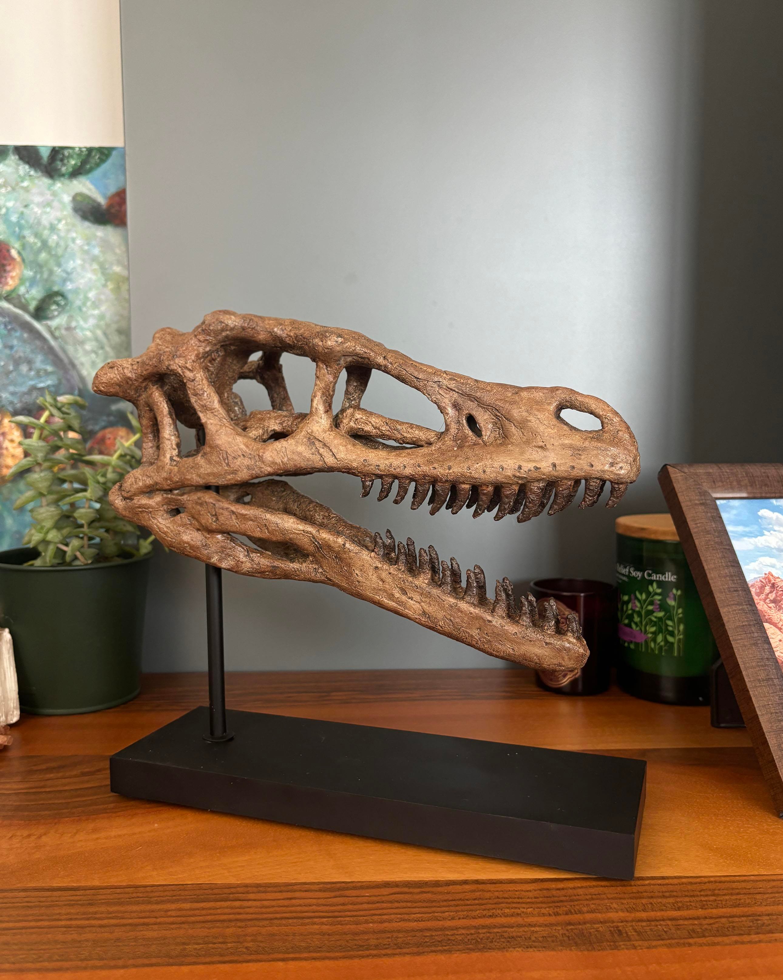 Velociraptor Heykeli
